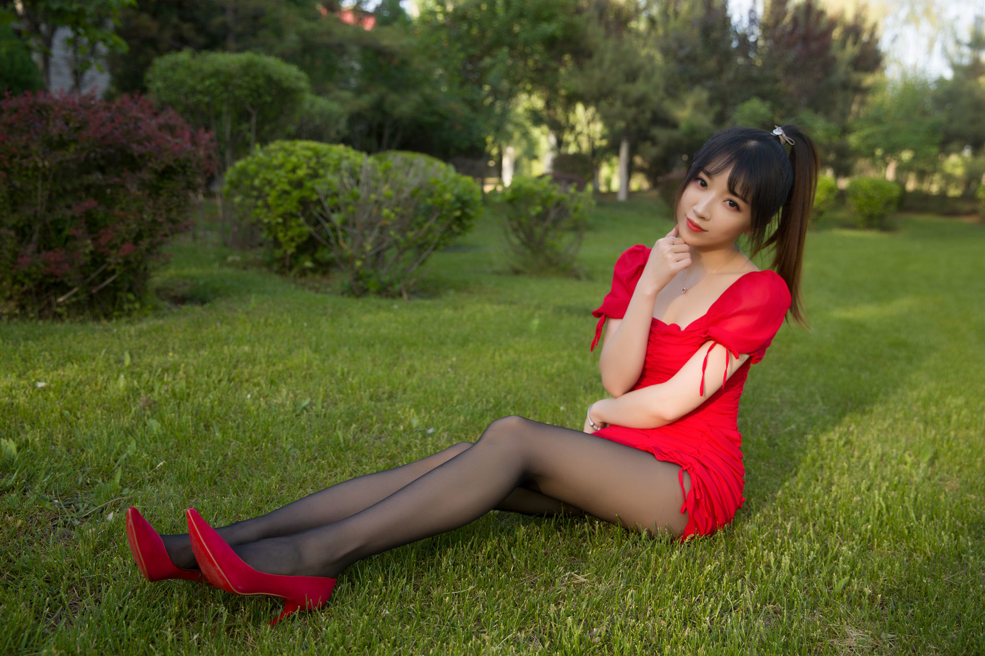斗鱼主播小女巫露娜 - 户外小红裙-图30