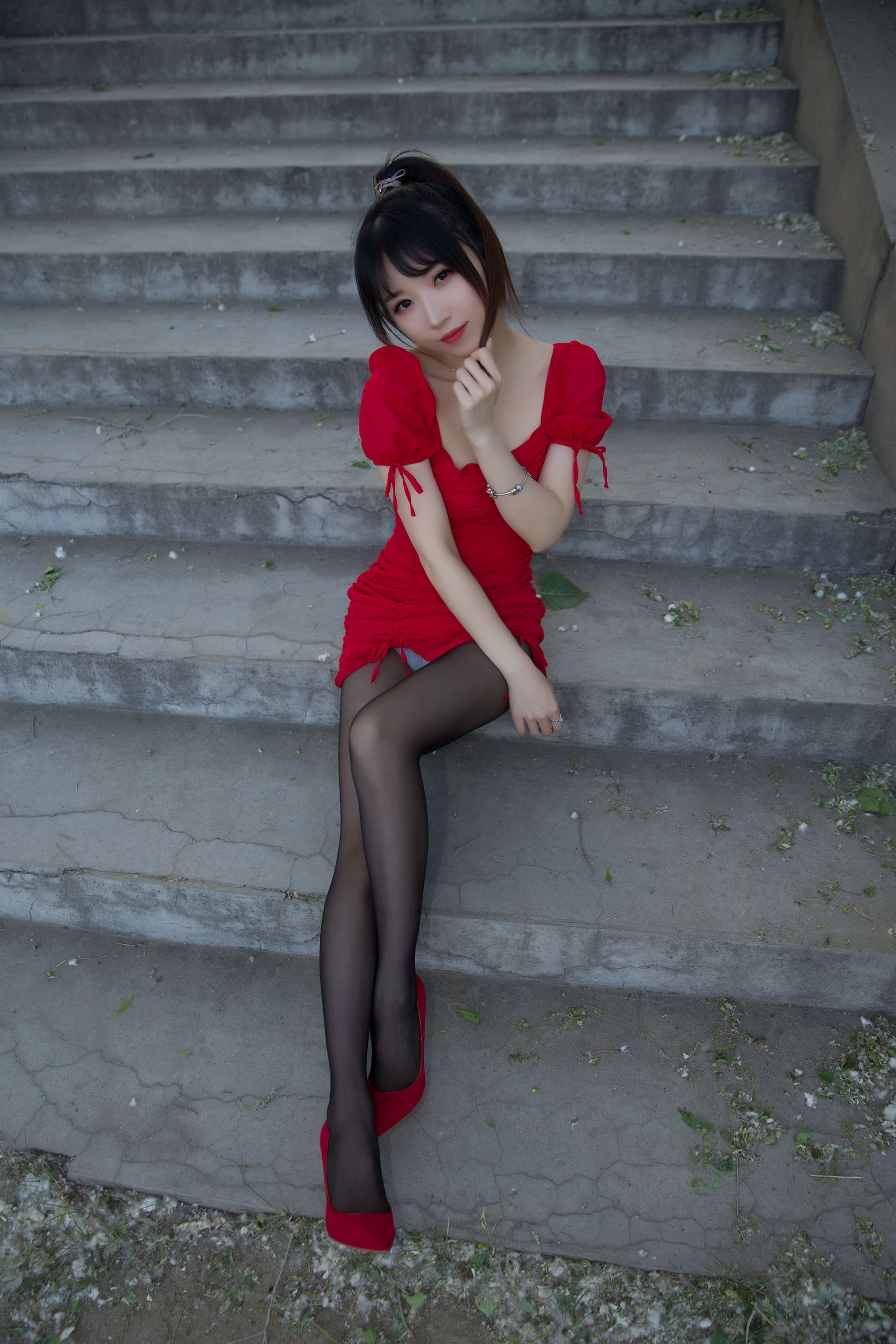 斗鱼主播小女巫露娜 - 户外小红裙-图56