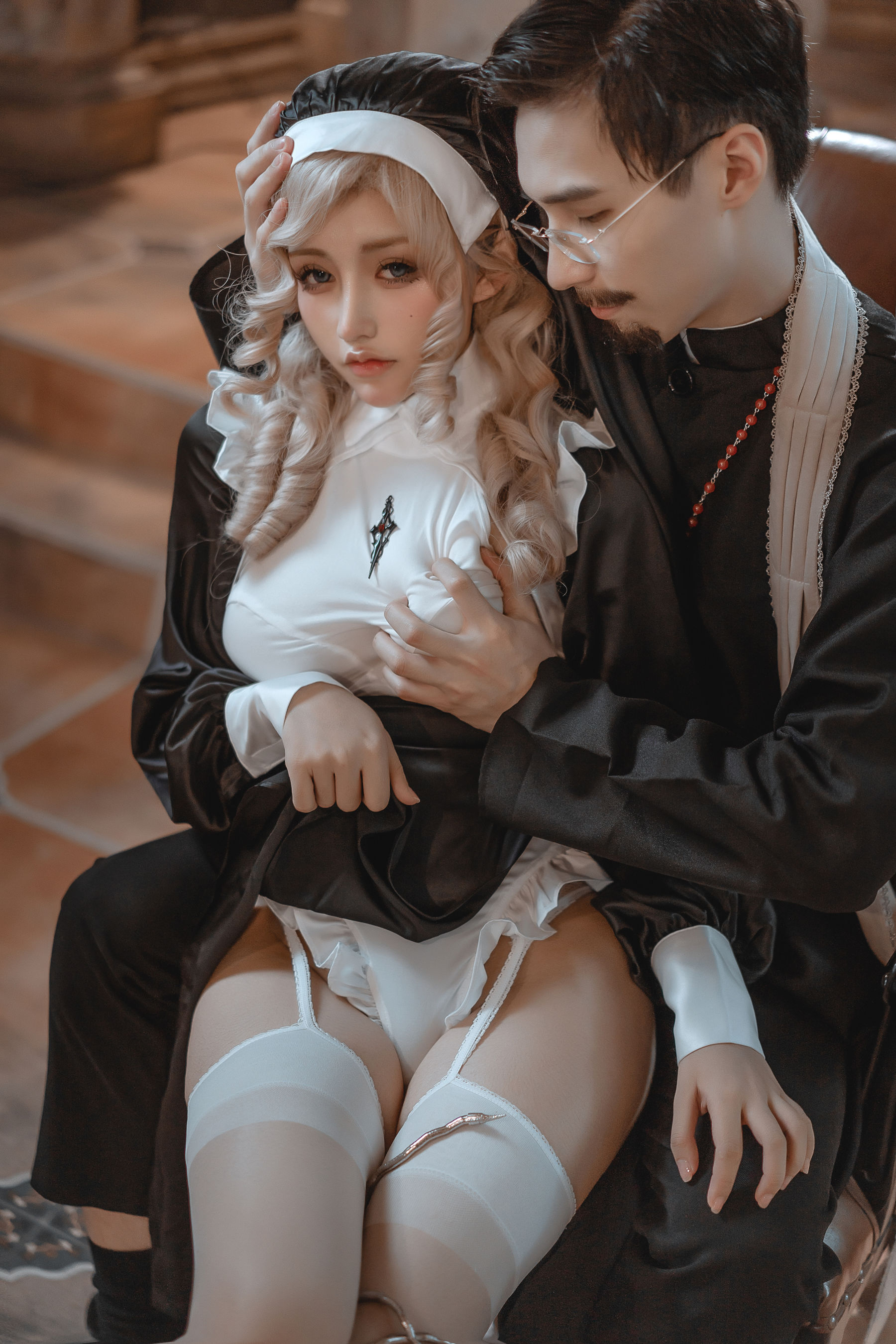 一笑芳香沁写真 - 神父修女-图1