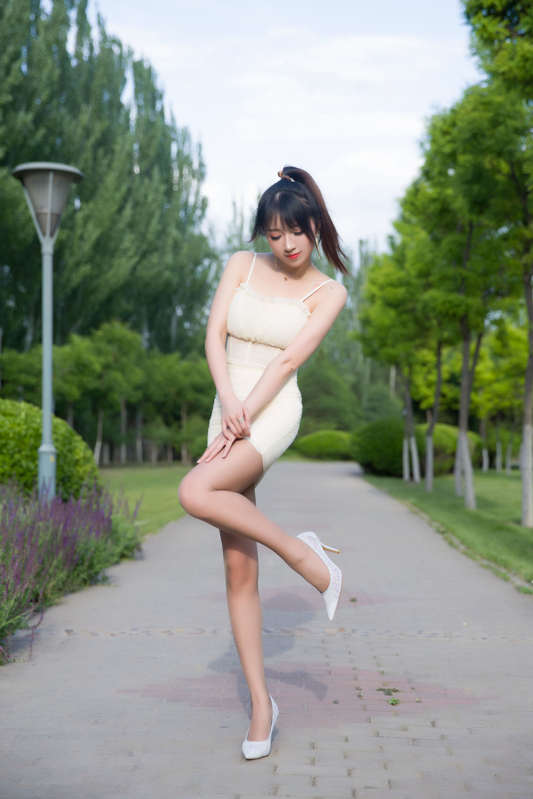 斗鱼主播小女巫露娜 - 户外小米裙-图4