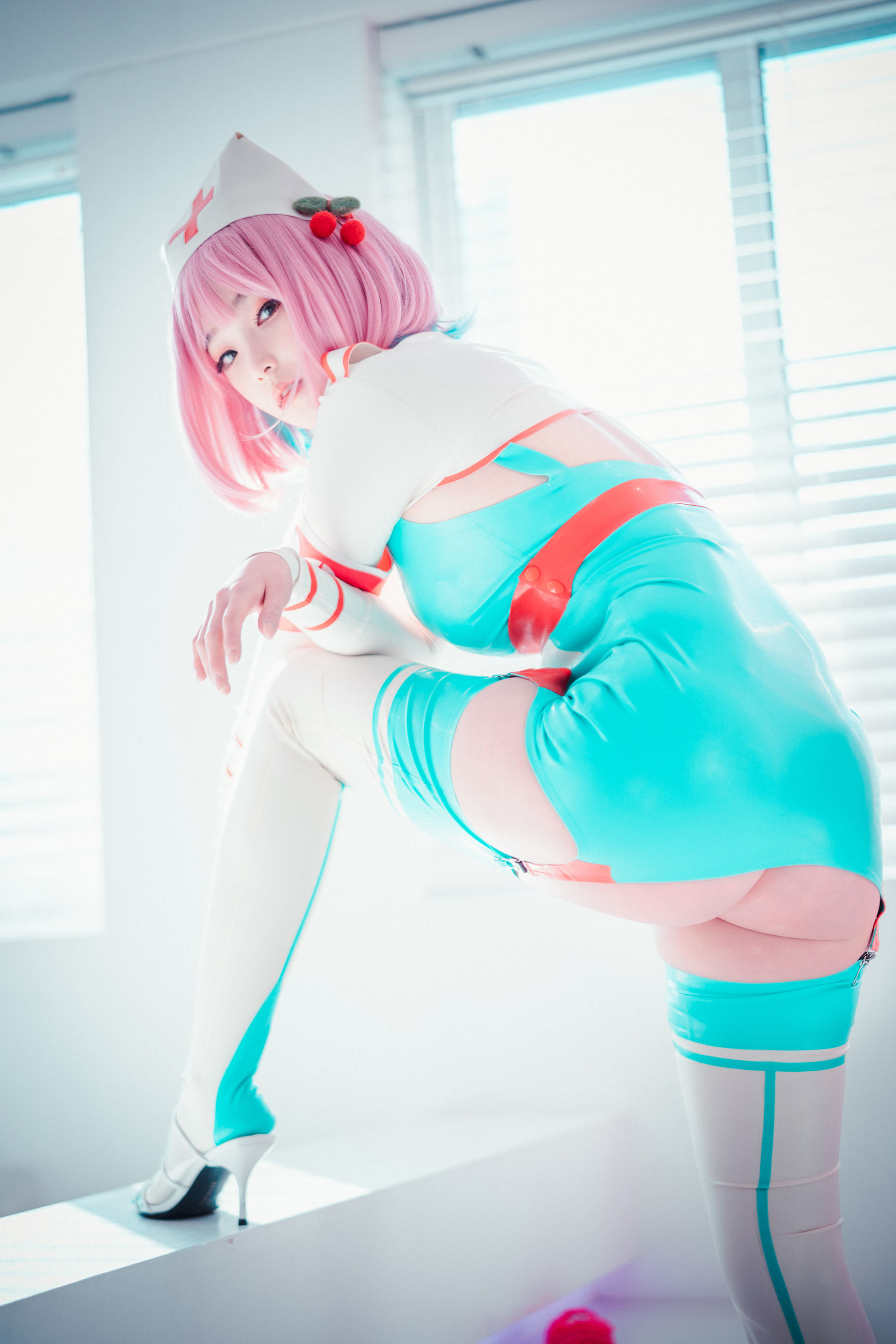 BamBi - Cling To Latex-图12