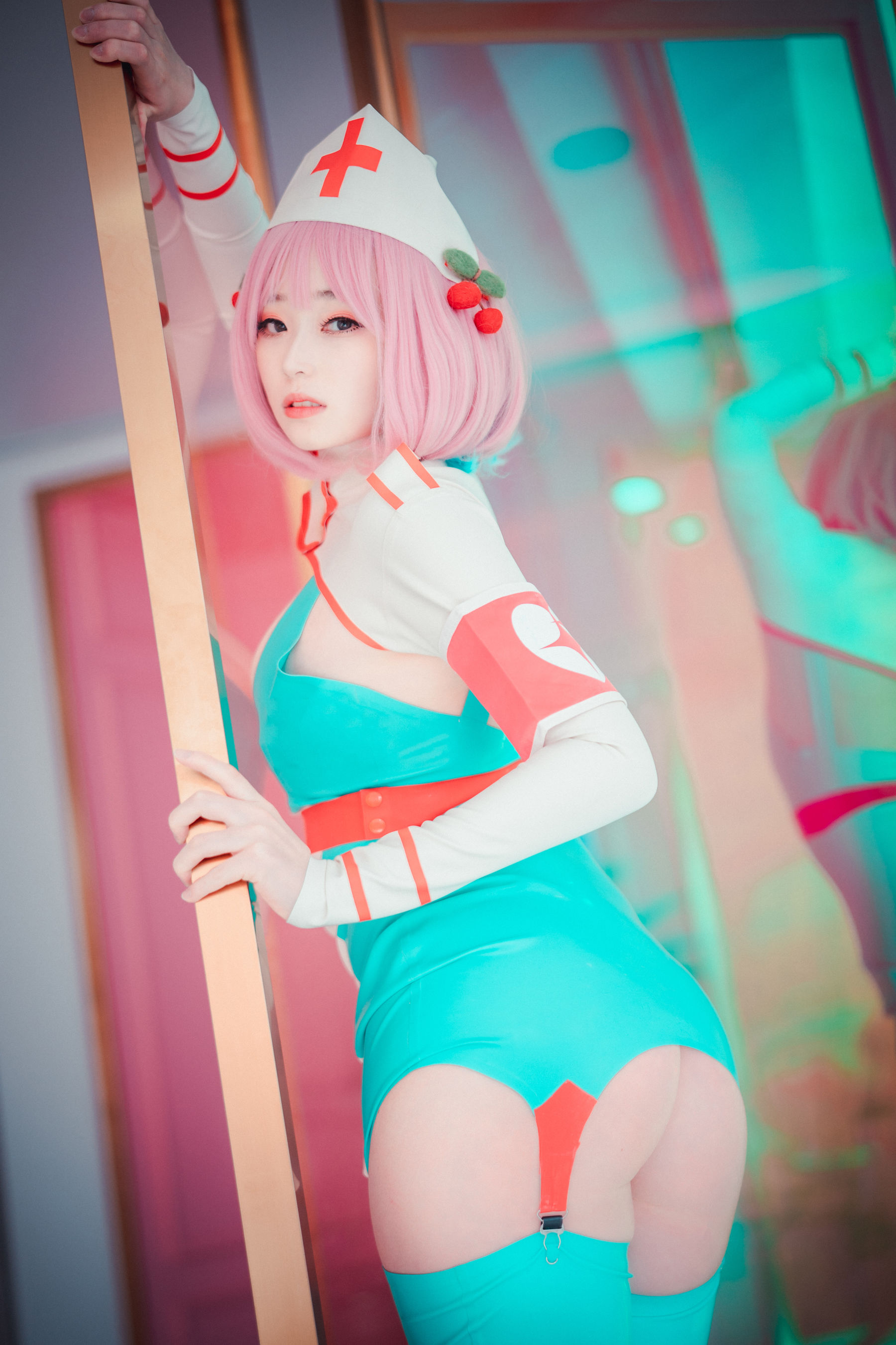 BamBi - Cling To Latex-图1