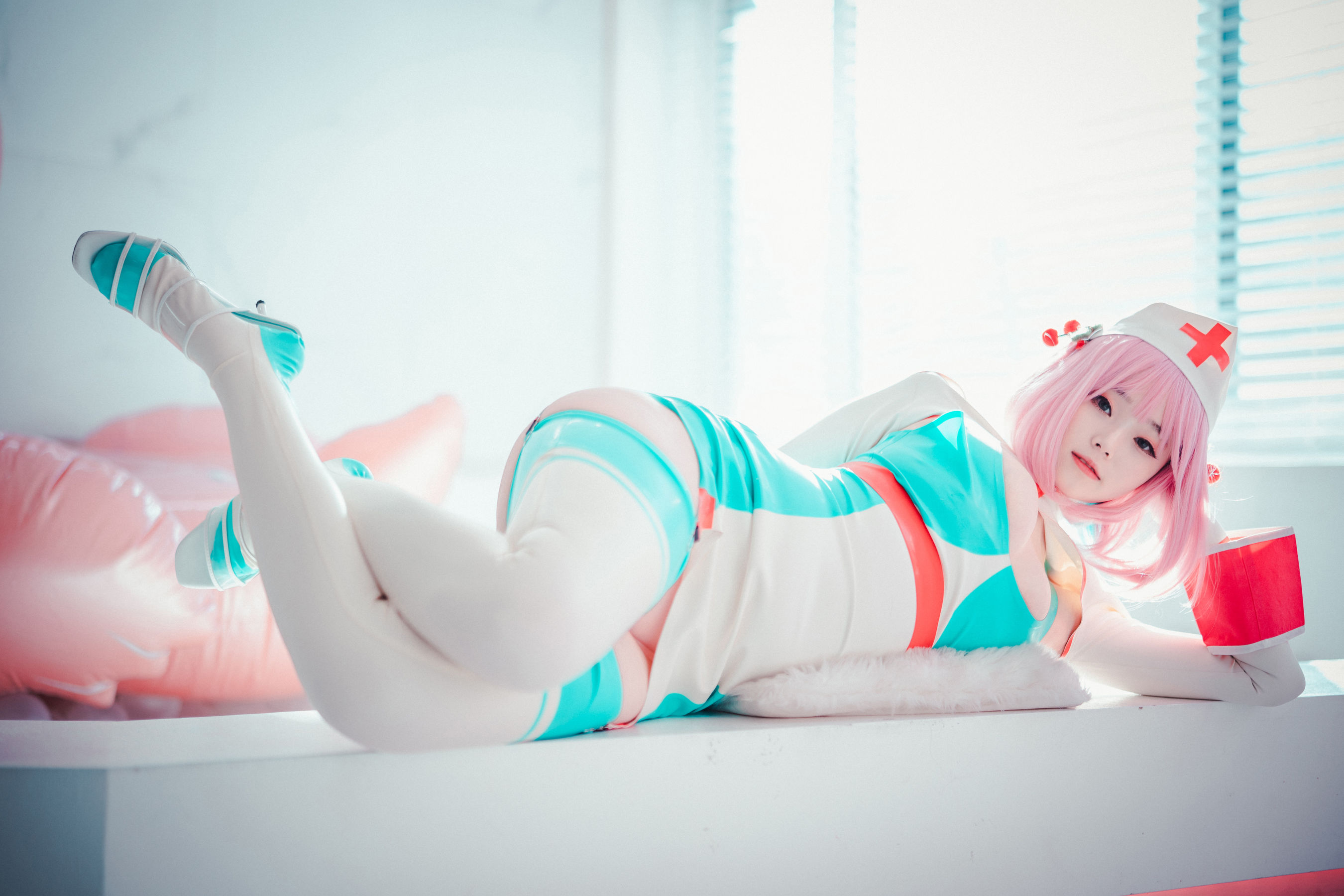 BamBi - Cling To Latex-图27