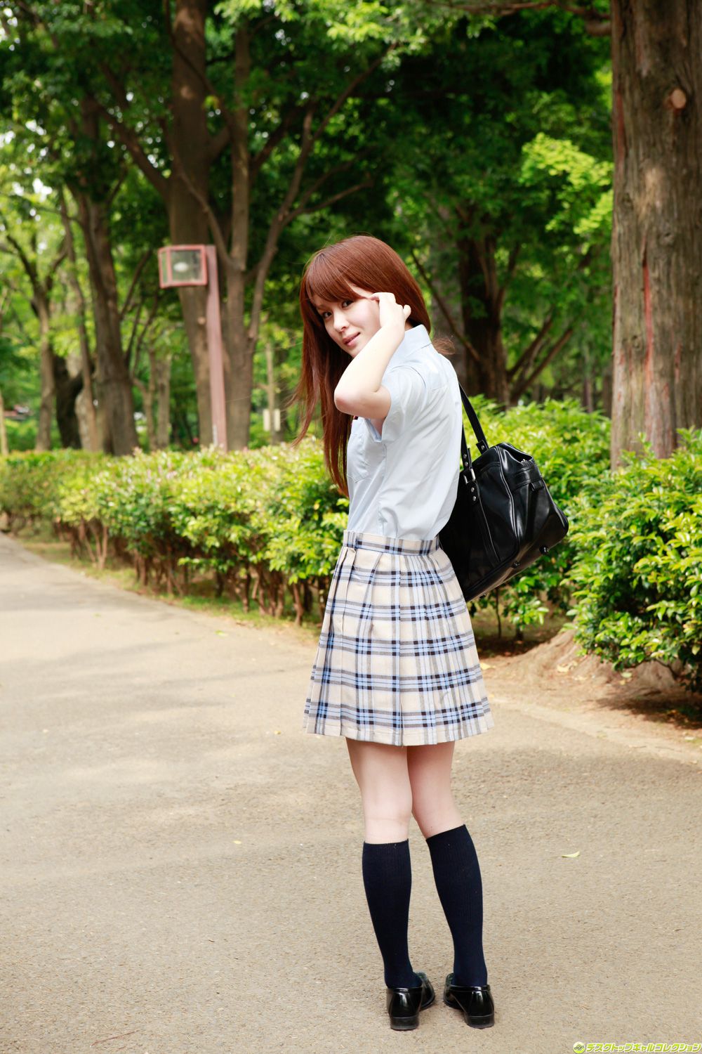 朝菜栞《甘いロリフェイスと制服の完全なる融合！》  NO.1040-图48