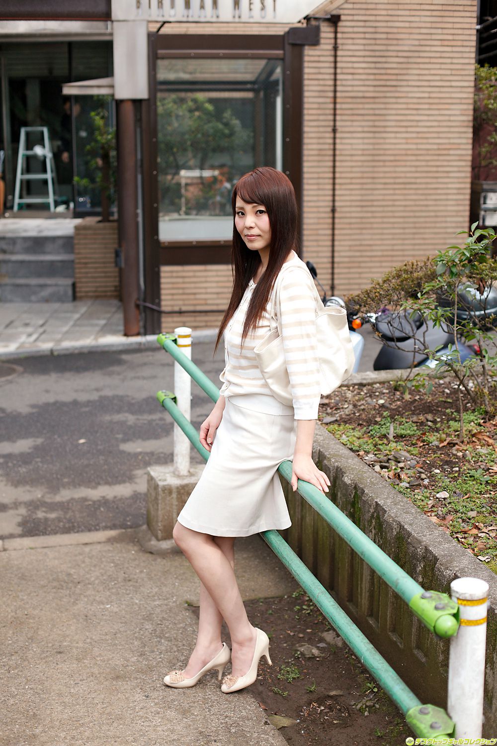 佐藤かおり《過激露出で話題！限界ギリギリの挑発行為》  NO.1045-图0