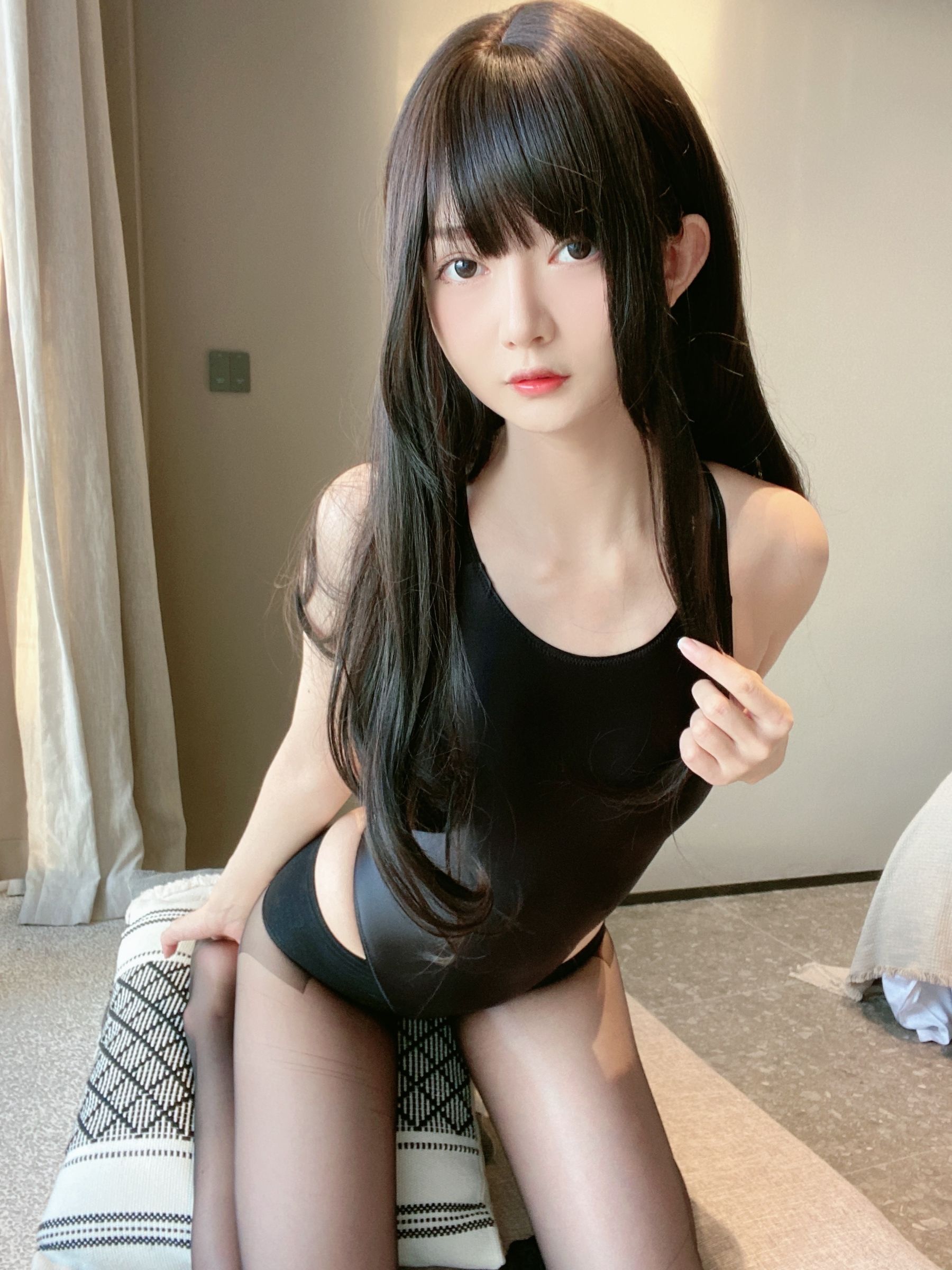 51酱 - 黑红泳装-图2