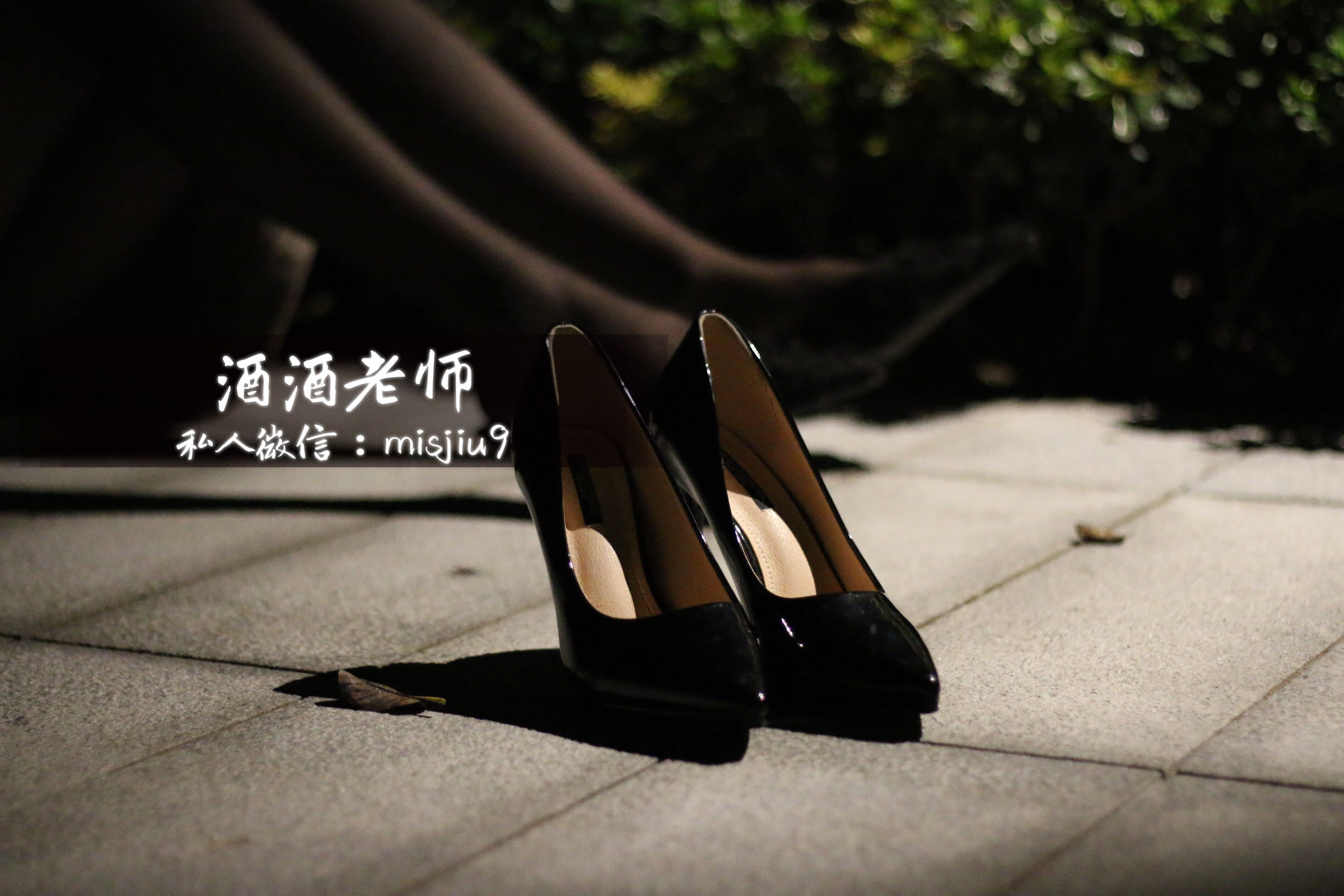 酒酒老师 - 英伦短裙与黑丝高跟-图2