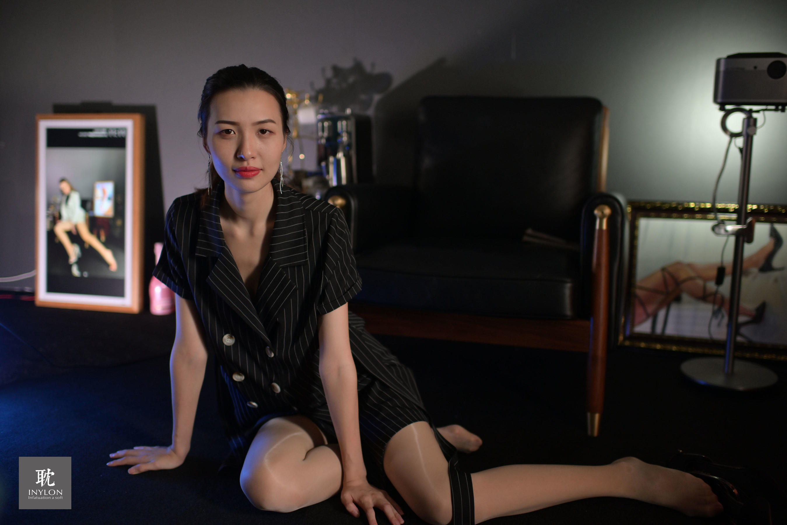 181 模特大妞 《大妞的马油袜II》-图0