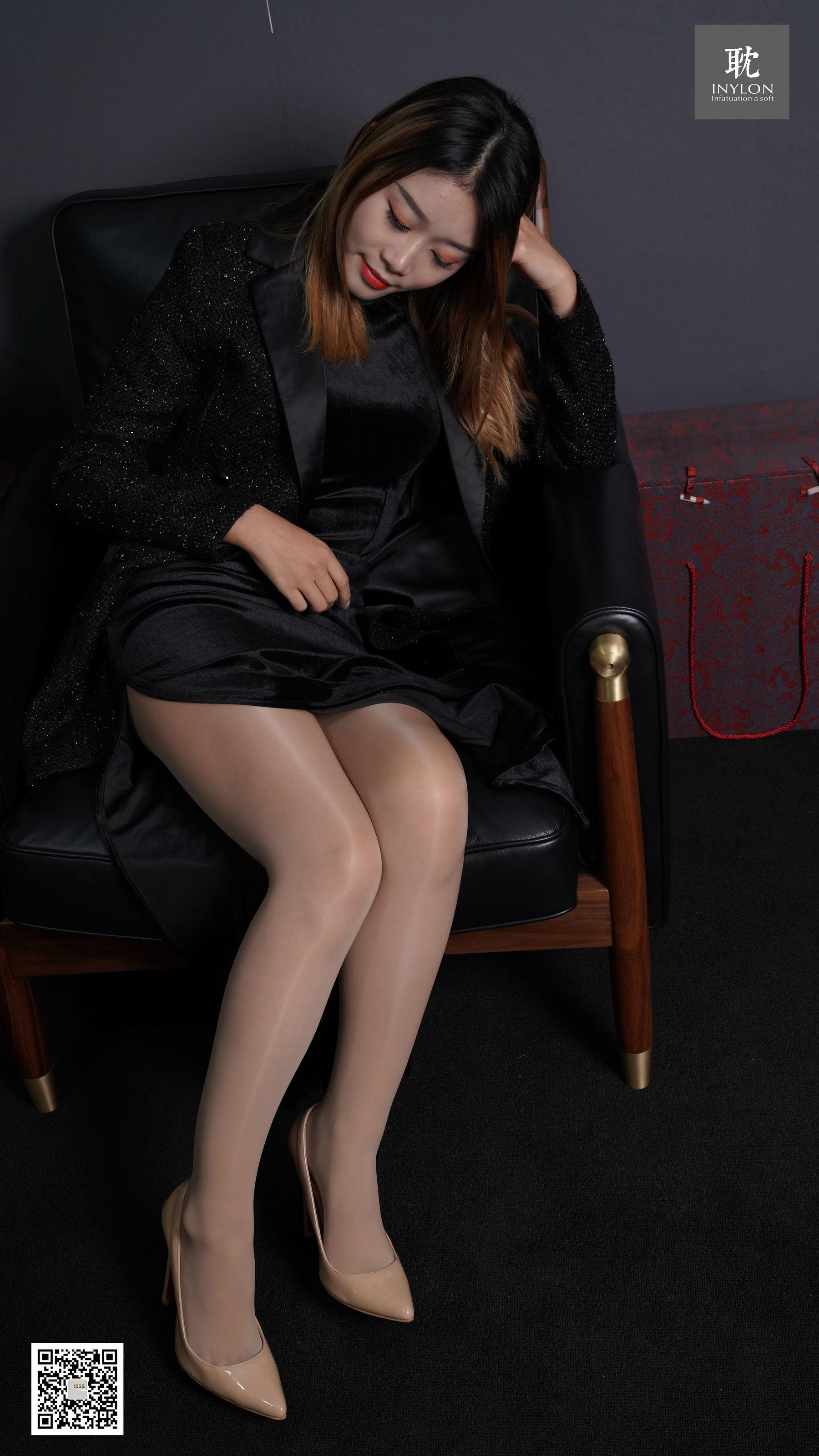 186 模特小婧 《顺滑的旗袍和亮丝马油袜》-图14