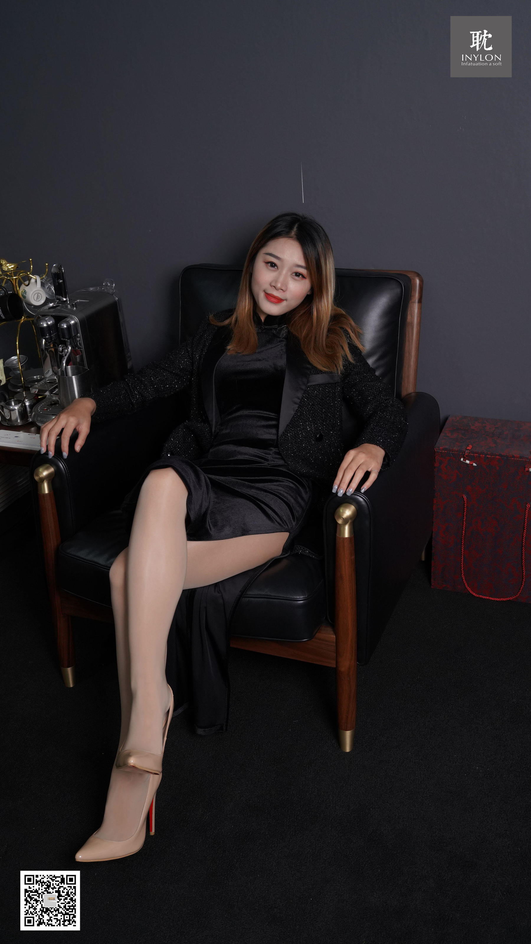 186 模特小婧 《顺滑的旗袍和亮丝马油袜》-图6