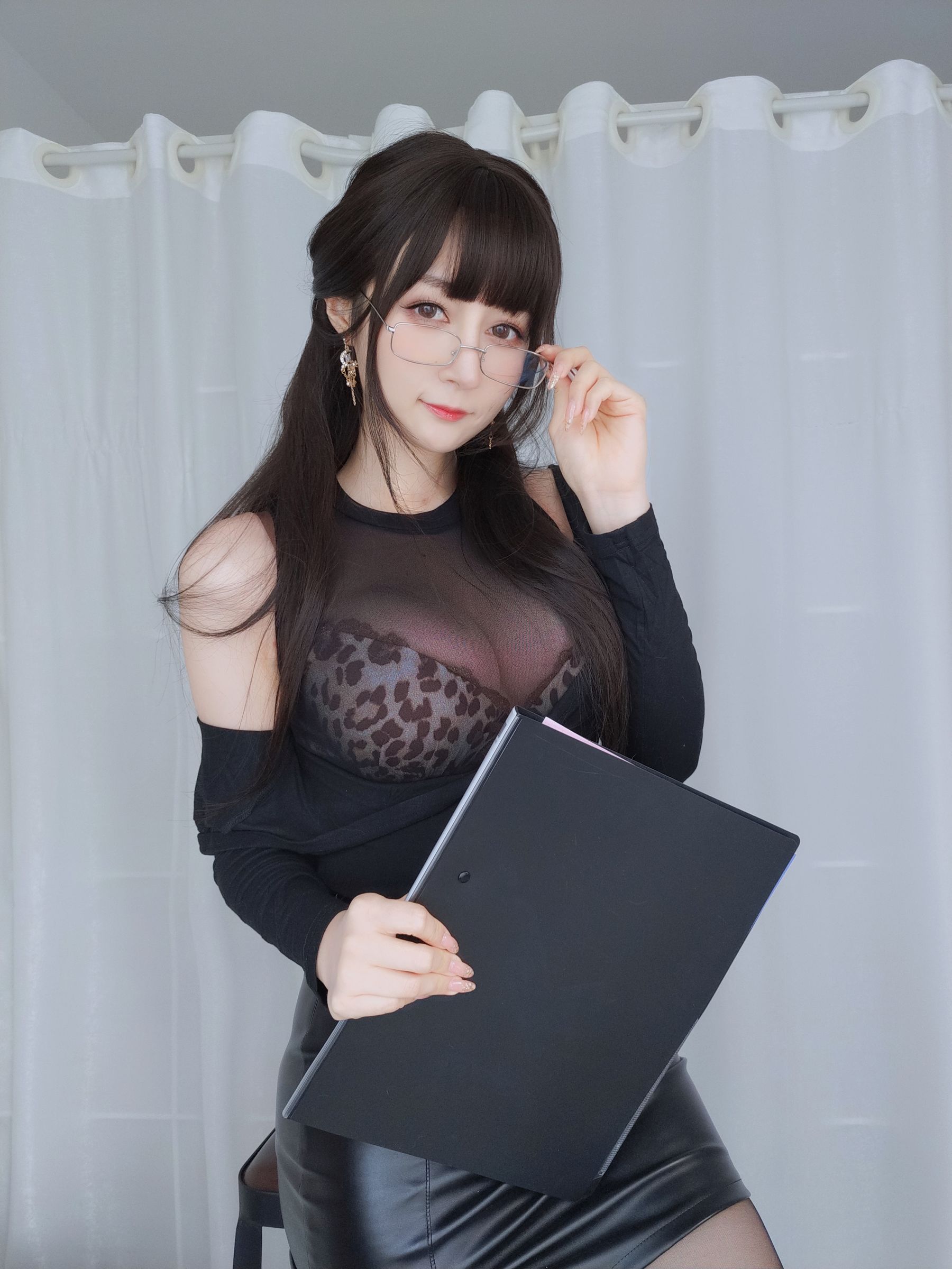Coser小姐姐白银 - 黒糸女上司の秘密-图2