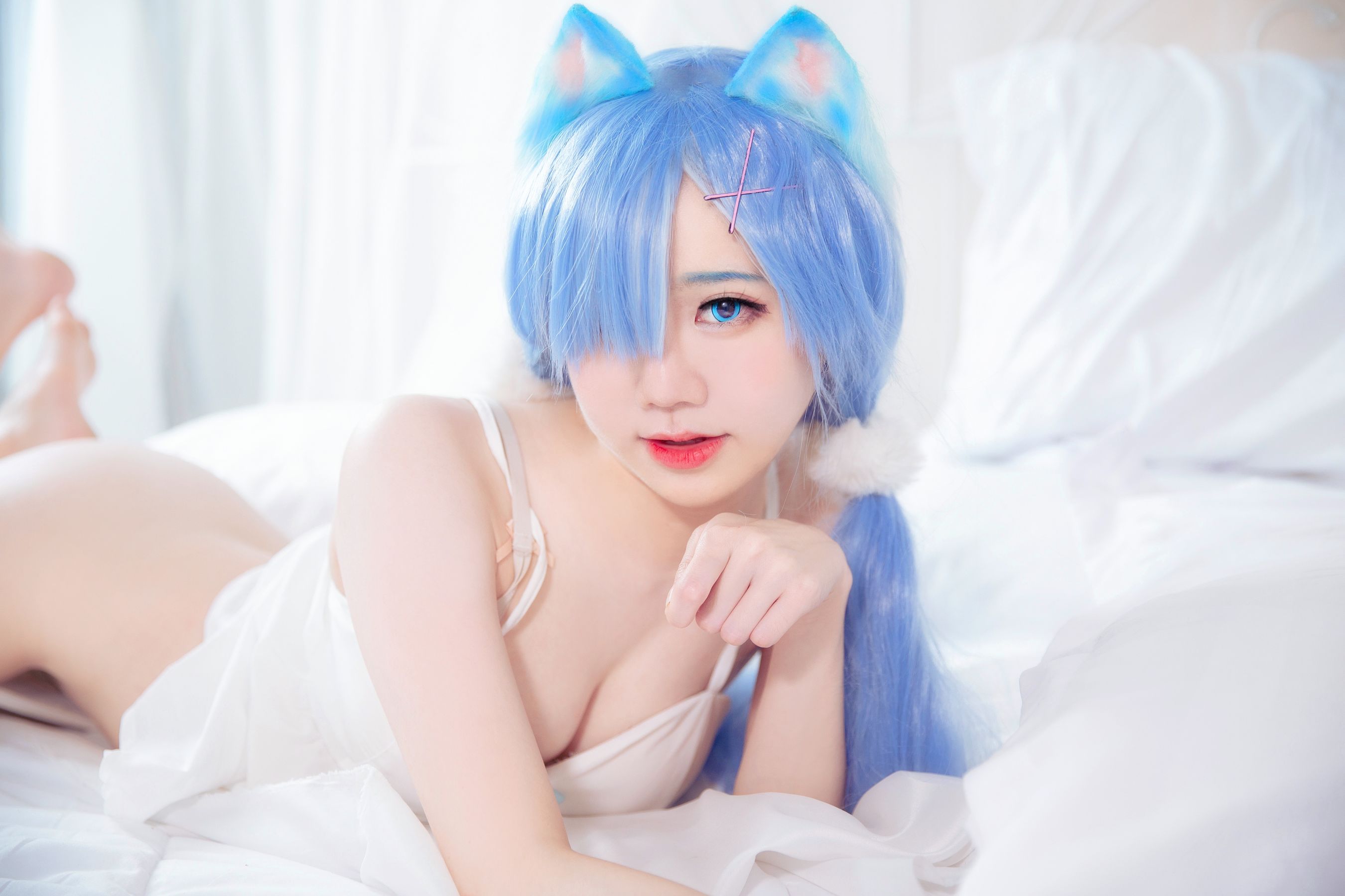 Sally Dorasnow - Rem White Kitty-图1