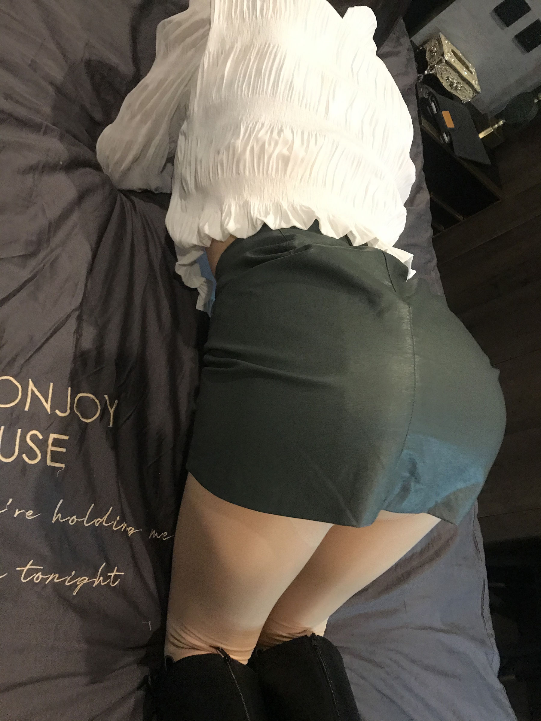 丝足博主麋鹿_Monroe 2020.03.02 皮裙肉丝-图16