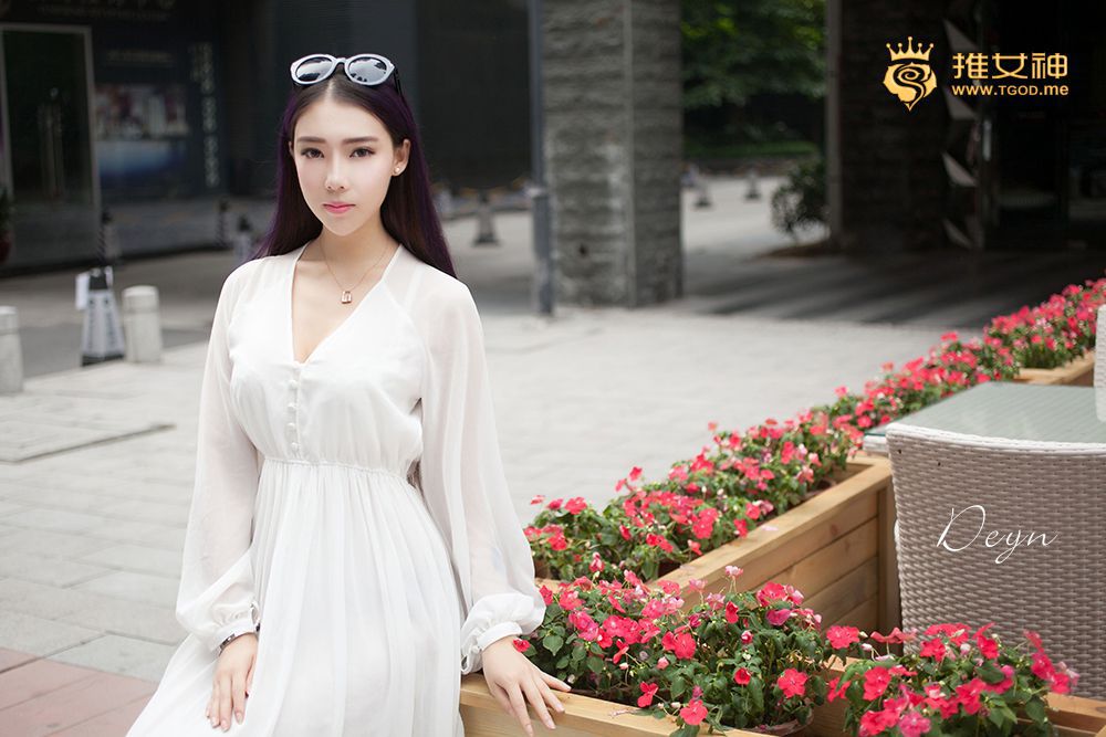 梦娜Vanessa《仙入凡尘 欲仙欲死》  写真集-图1