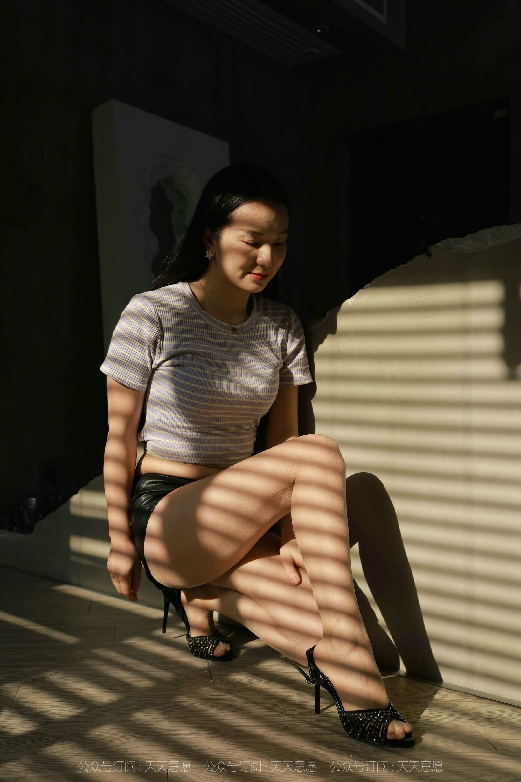 模特：丽丽《性感皮裤》-图79