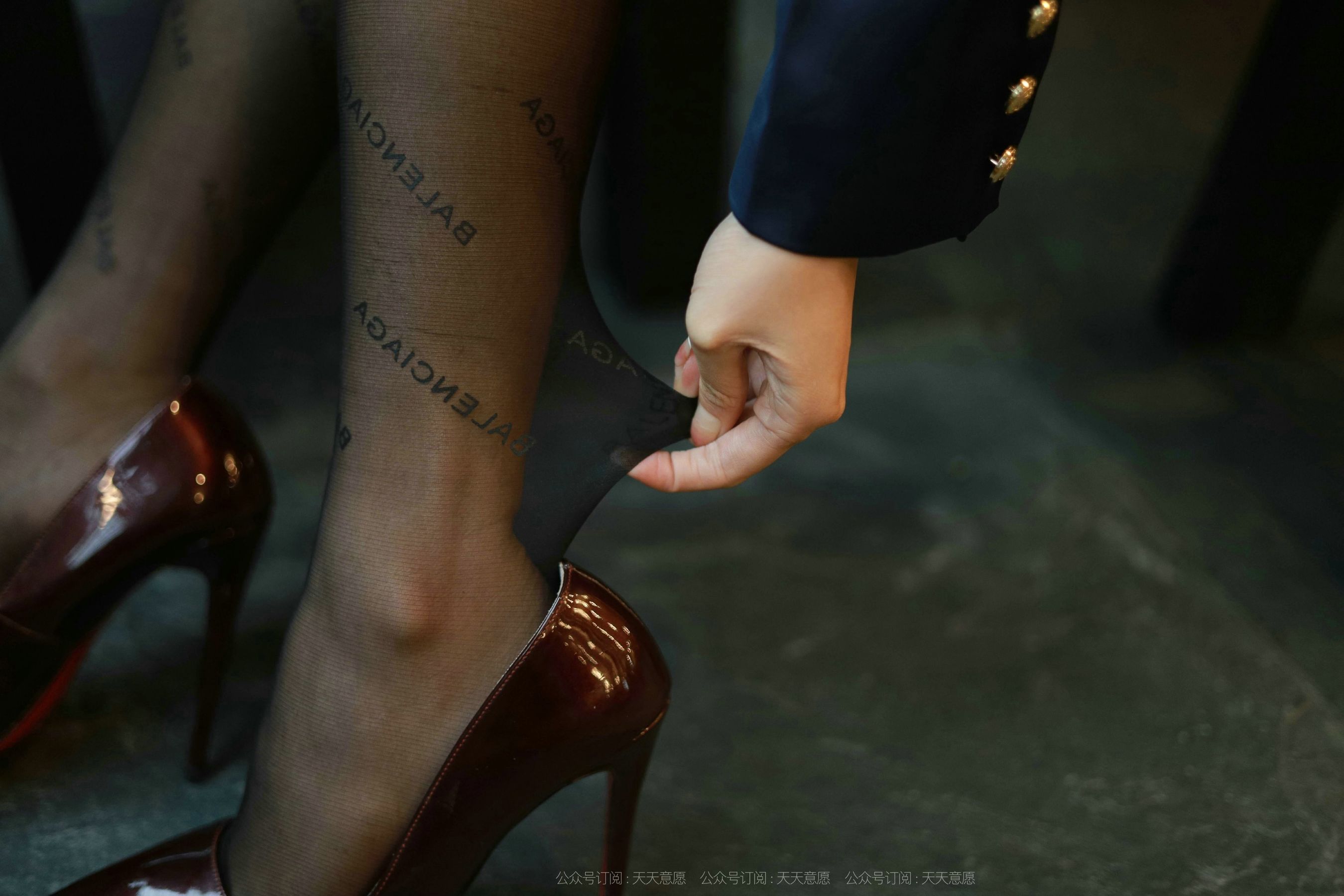 模特：婉苹《OL性感包臀裙》-图26