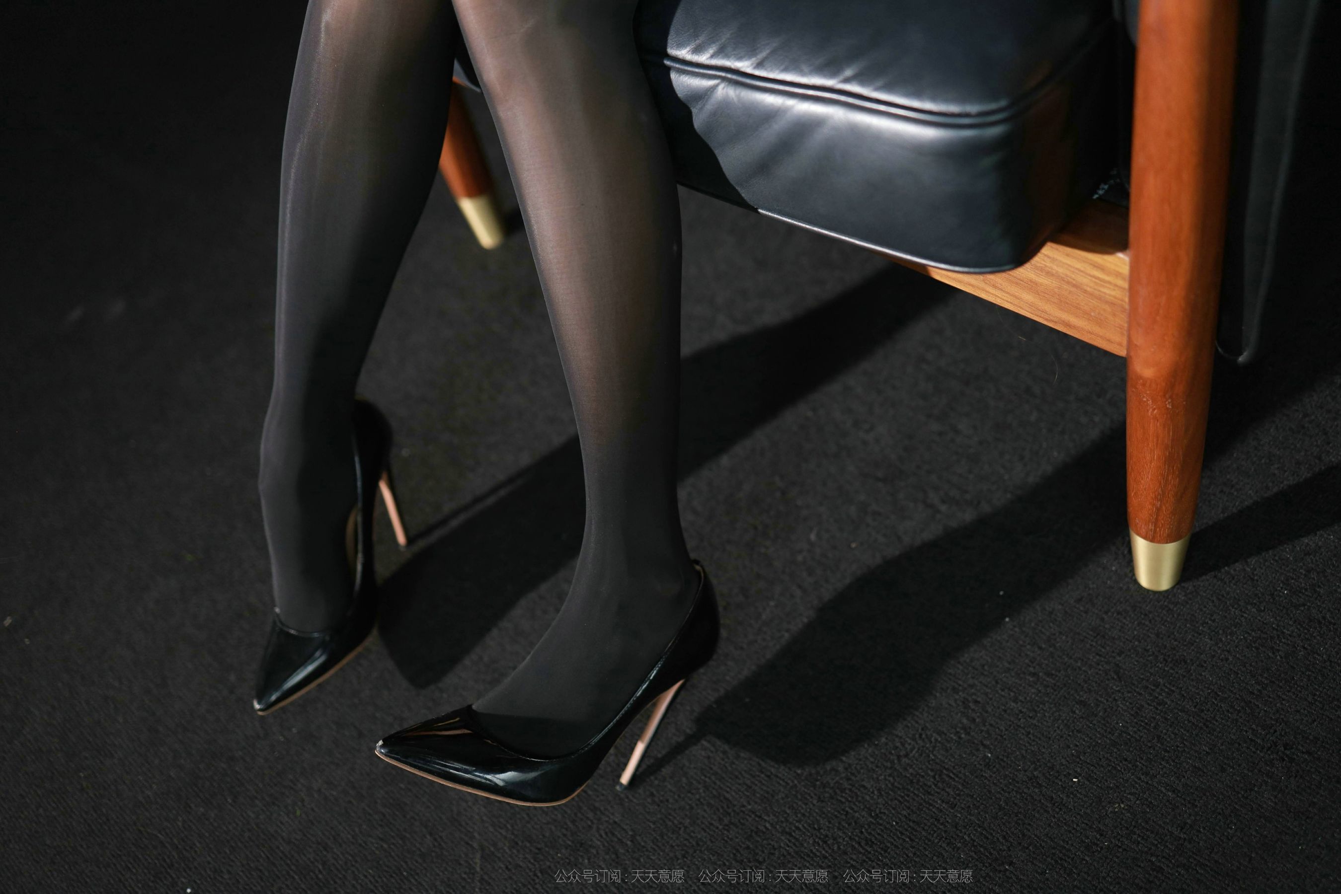 模特：婉苹《暗夜里的制服》-图14