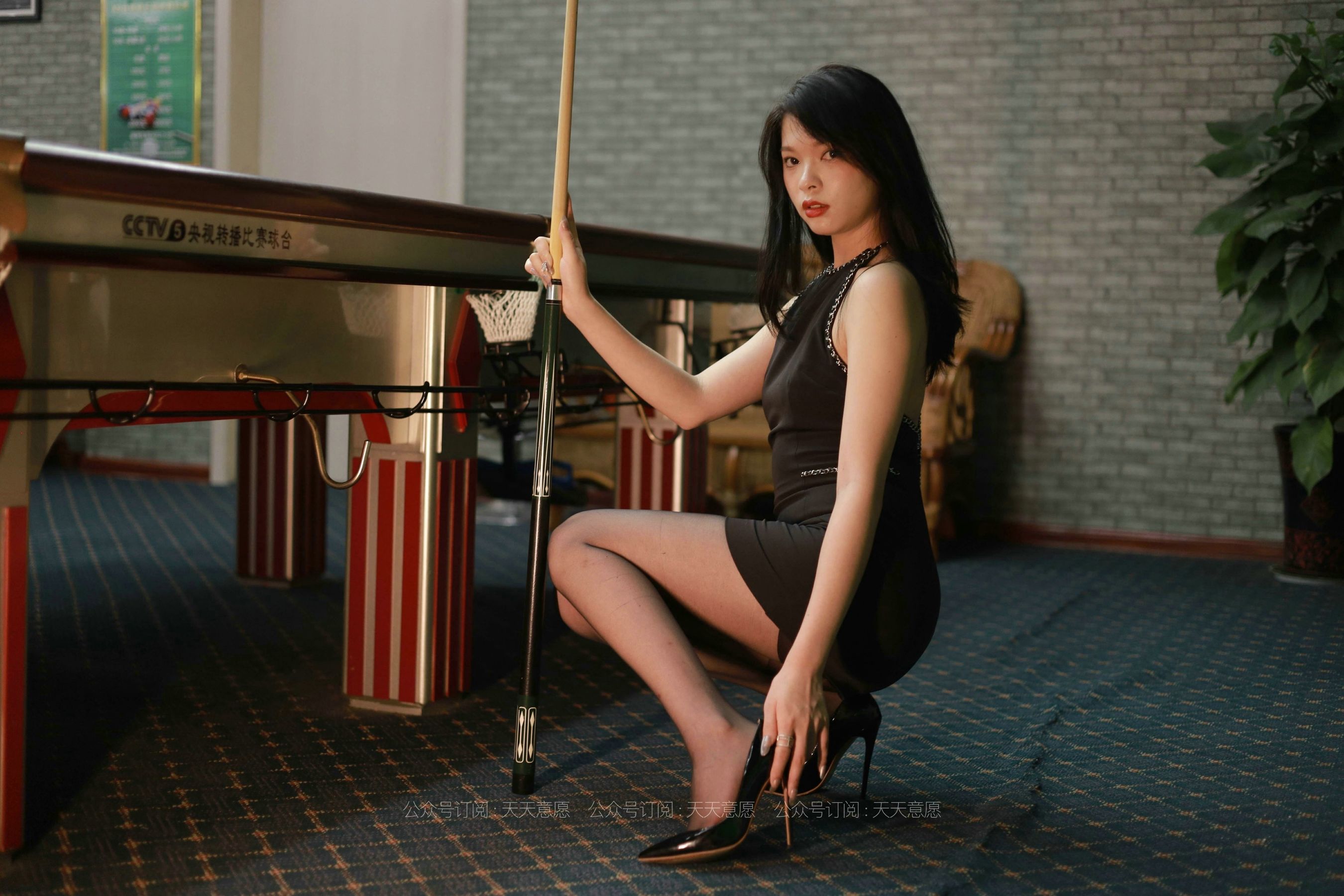 模特：小七《台球长腿辣妹》-图8