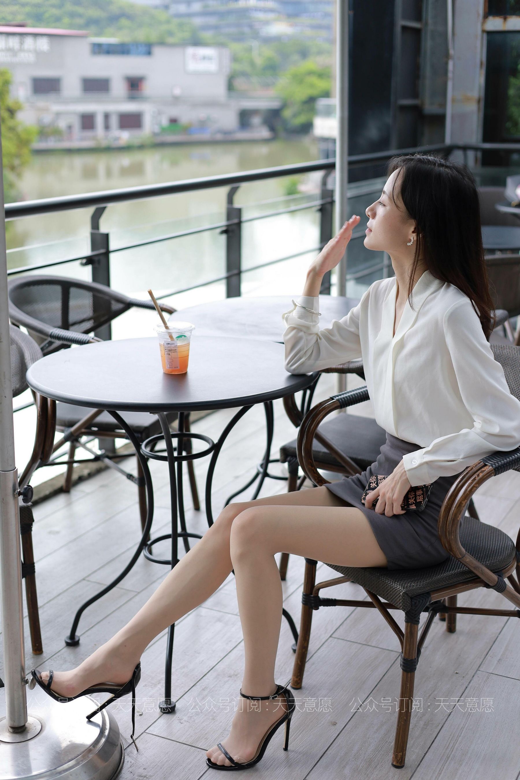 模特：小六《白色OL装》-图1