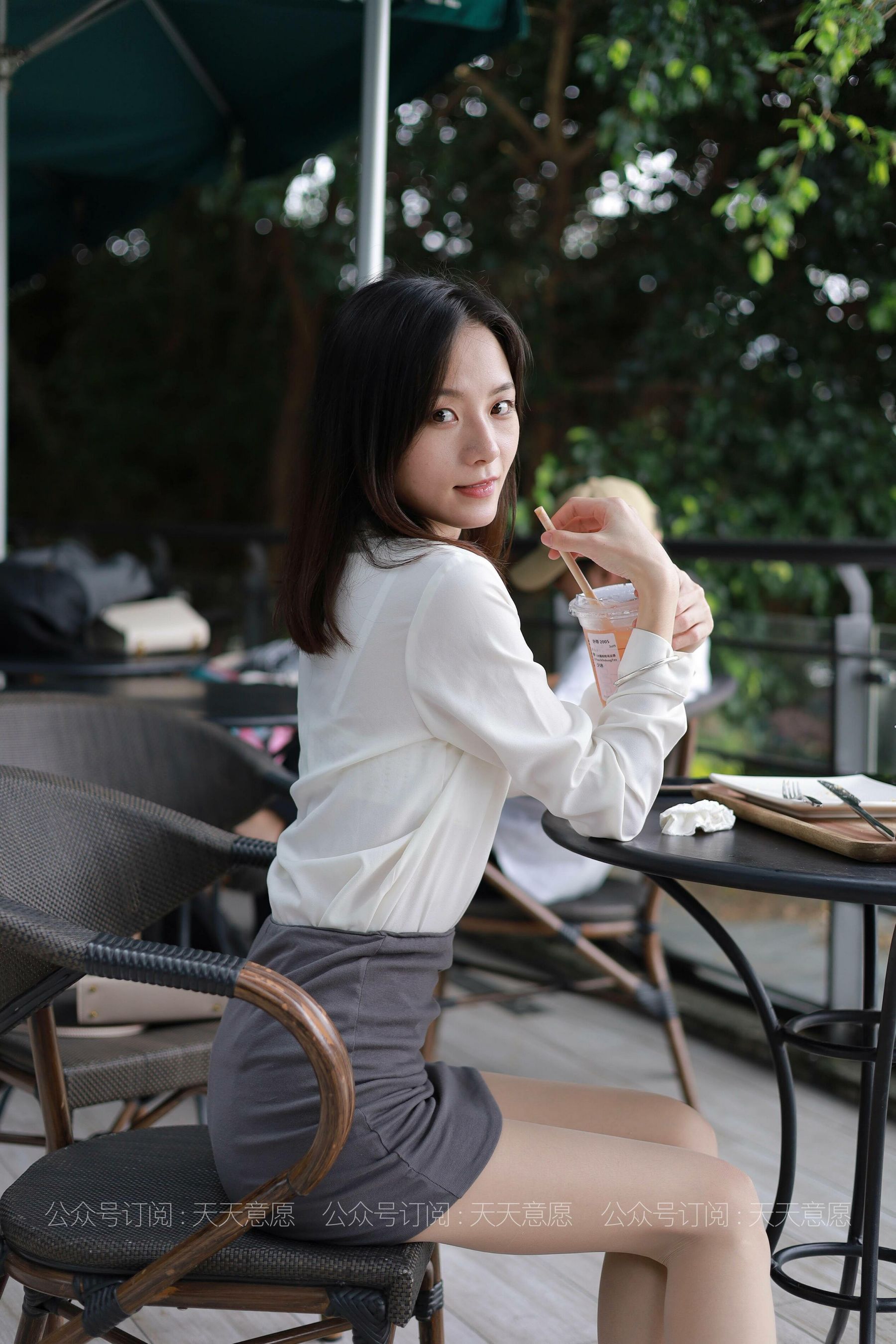 模特：小六《白色OL装》-图2