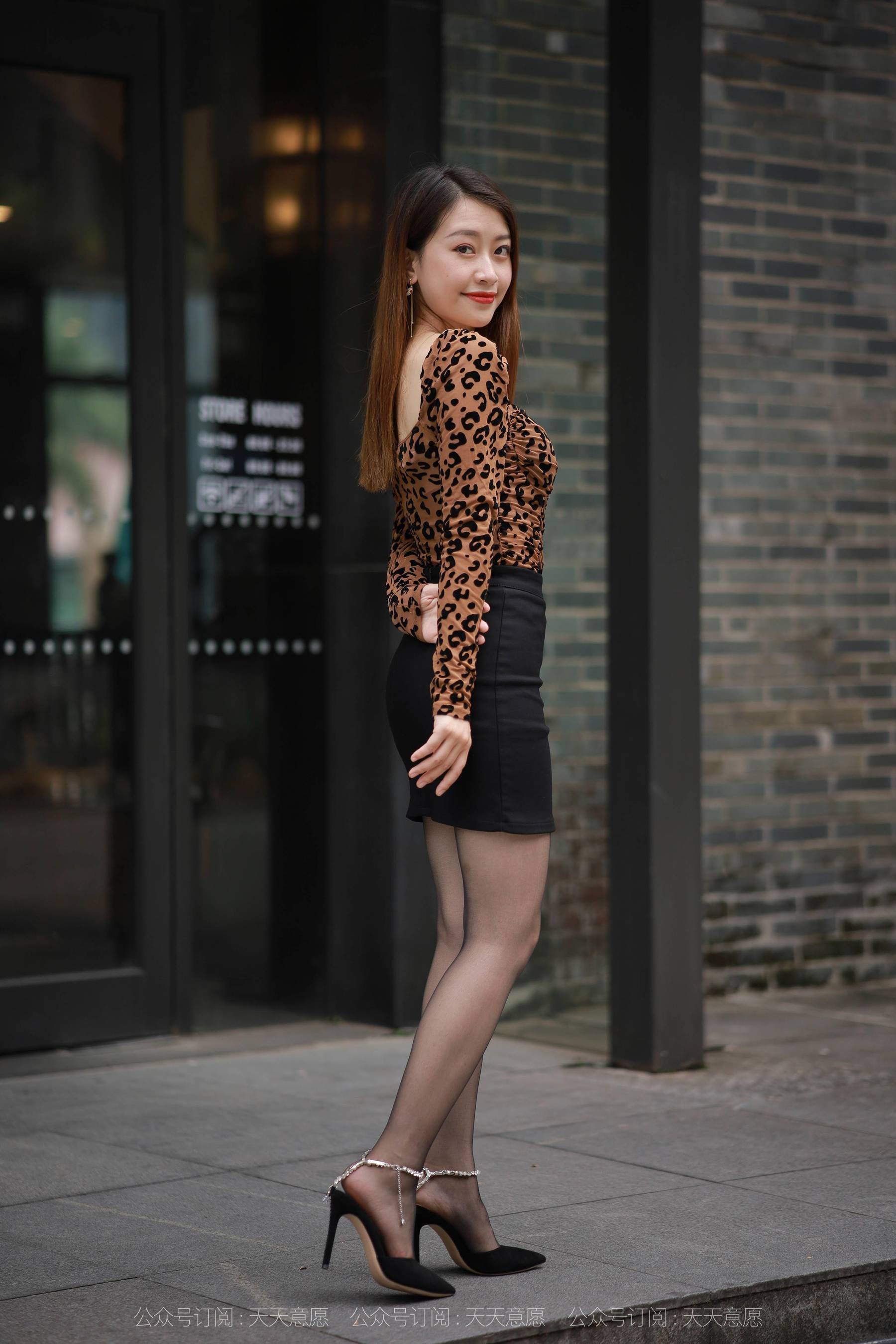 模特：小婕《性感豹纹包臀裙》-图37