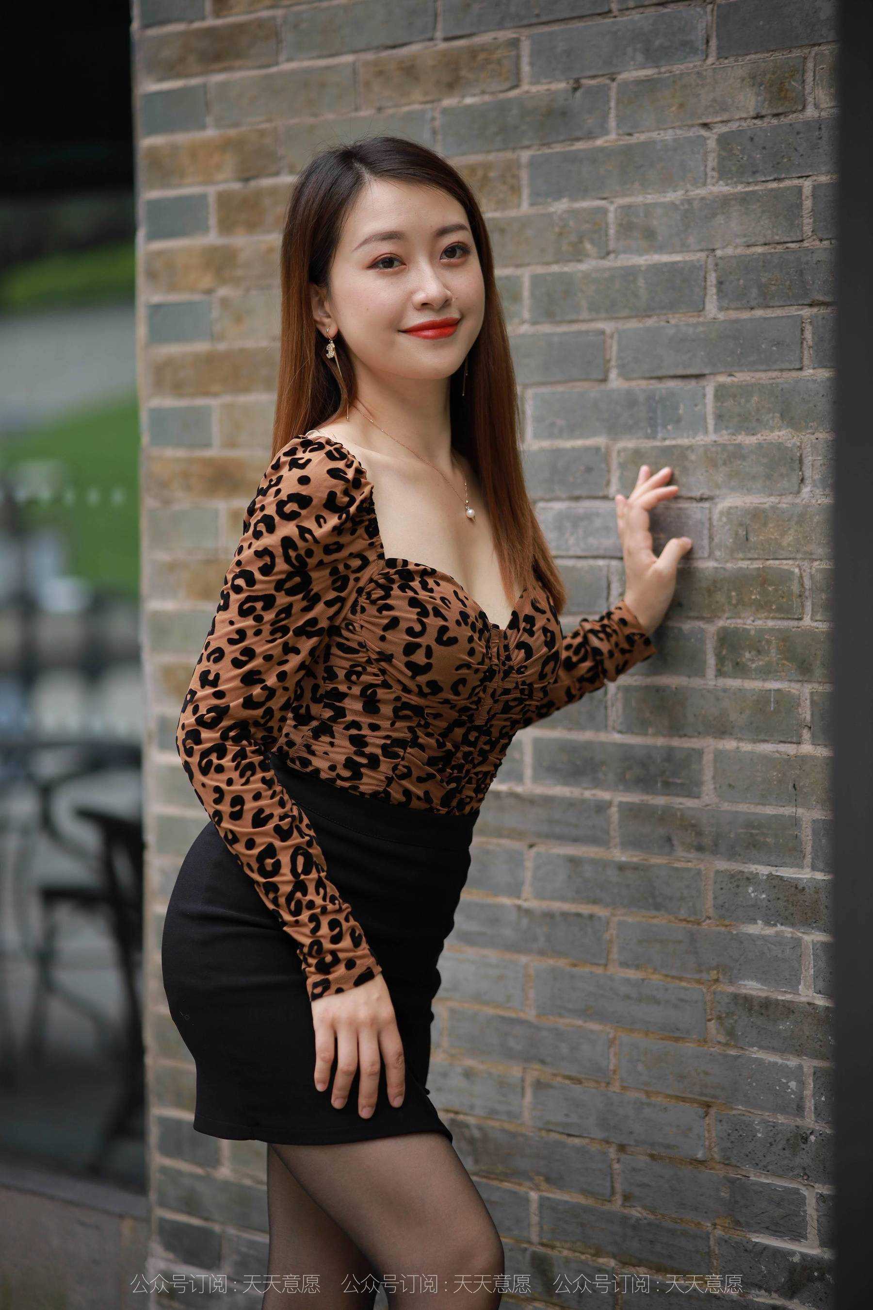 模特：小婕《性感豹纹包臀裙》-图50