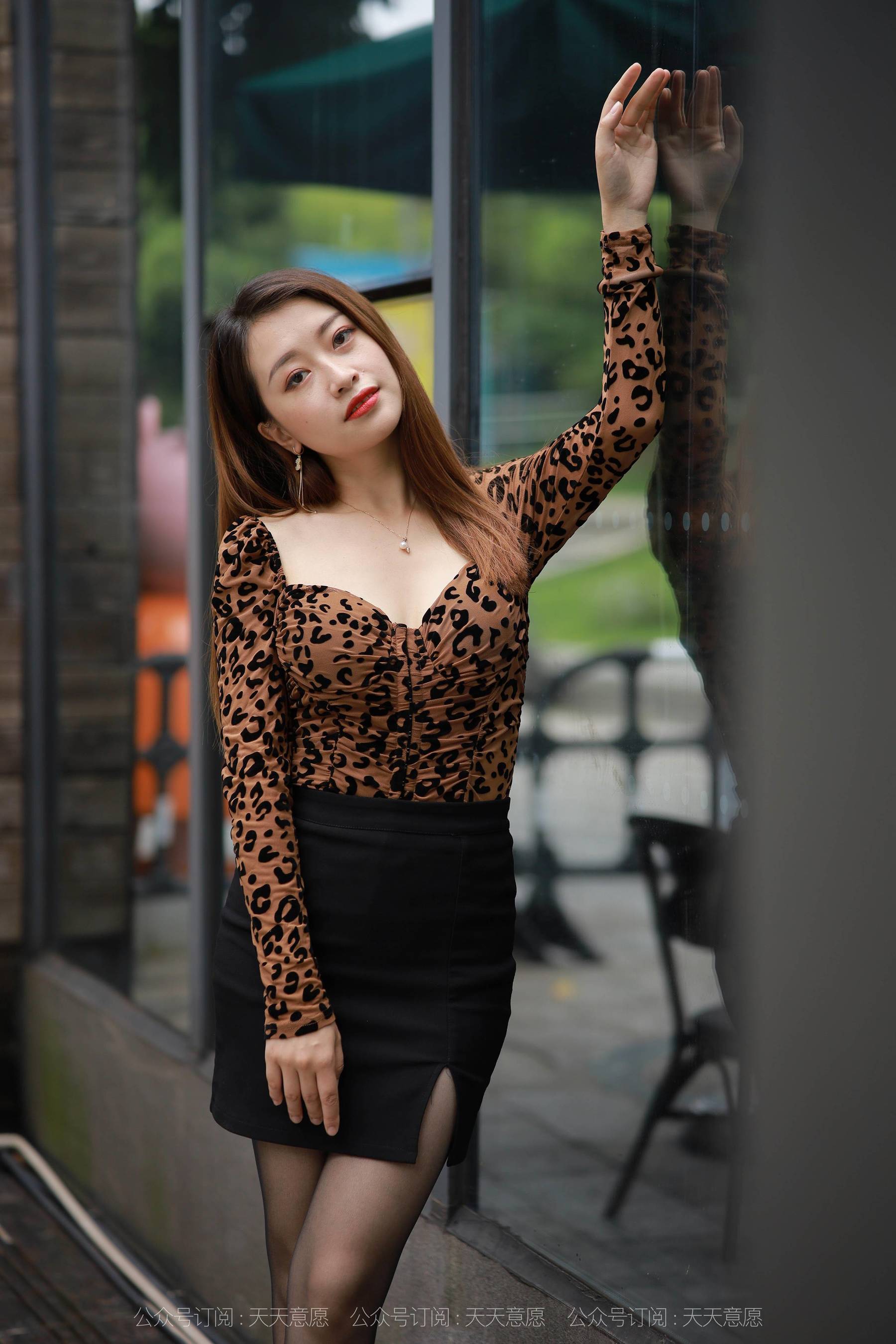 模特：小婕《性感豹纹包臀裙》-图54