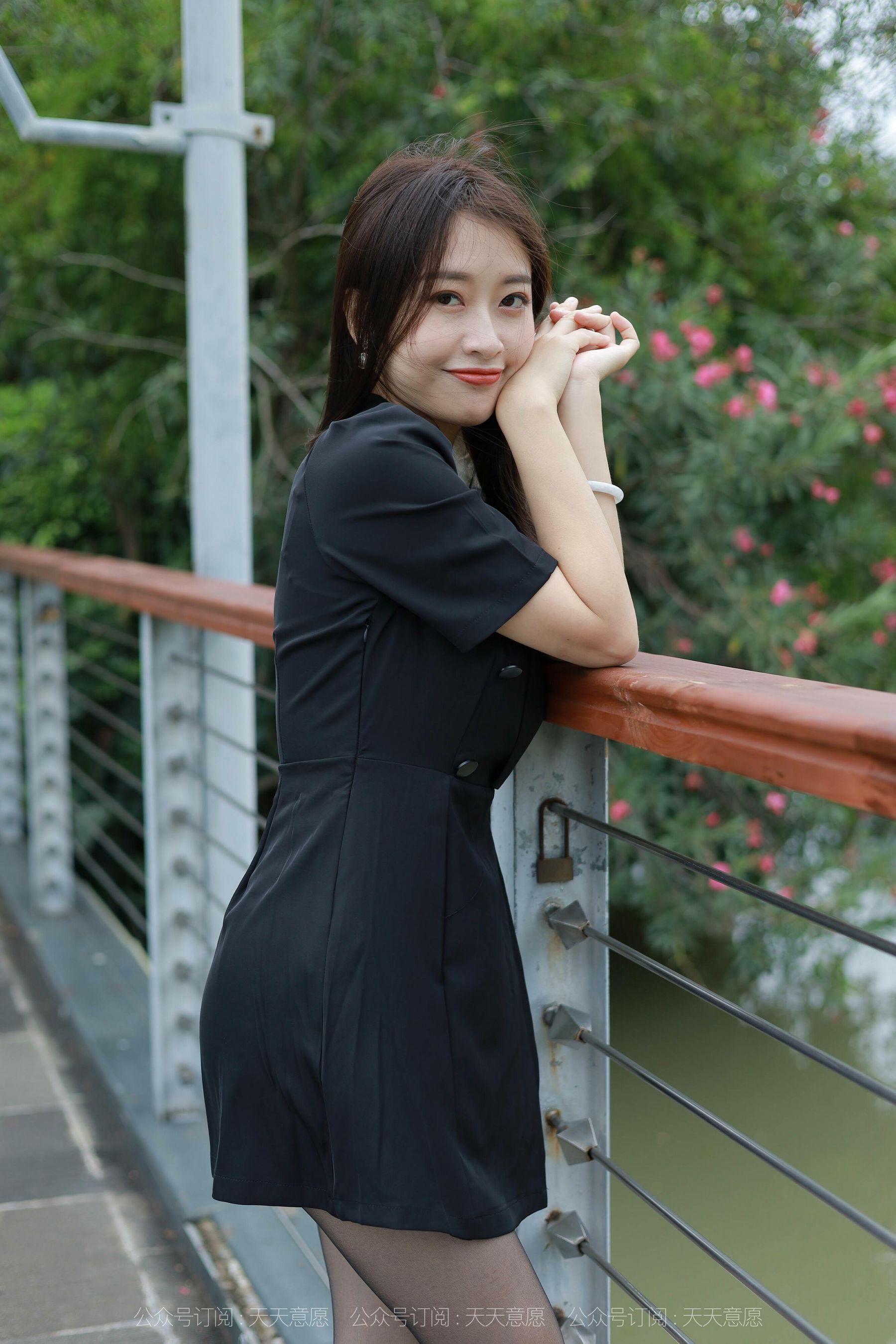 模特：小婕《桥上的美女》-图12