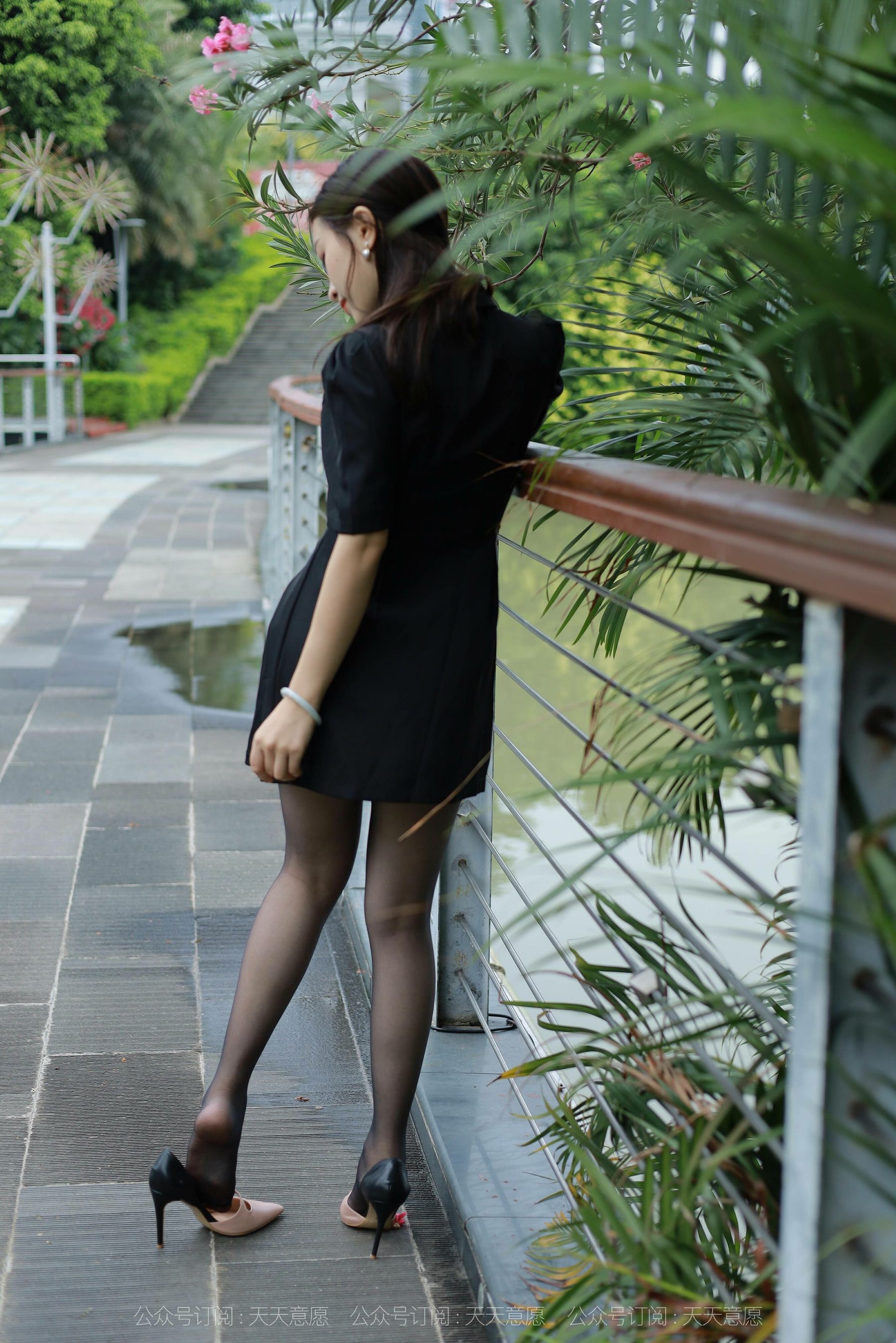 模特：小婕《桥上的美女》-图2