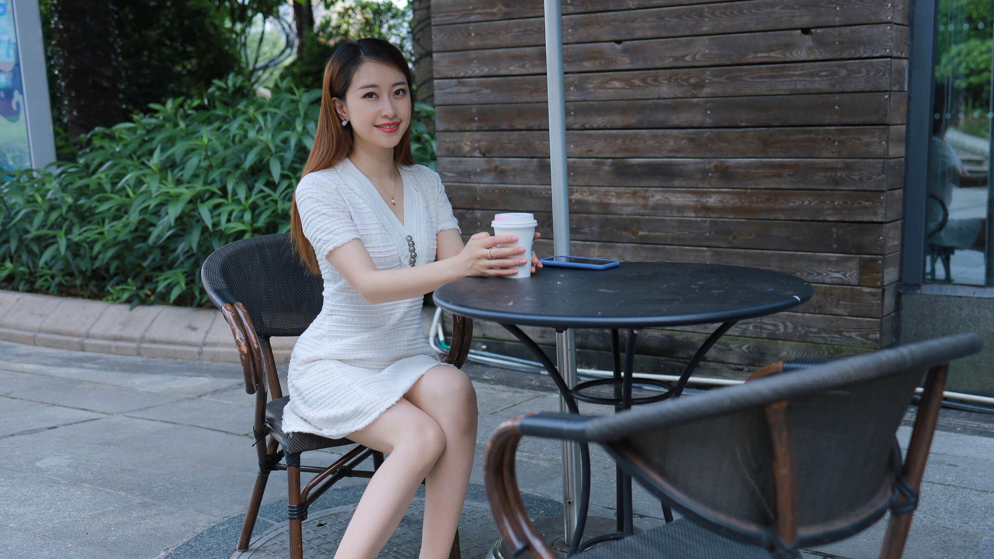 模特：小婕《肉丝白裙俏佳人》-图0