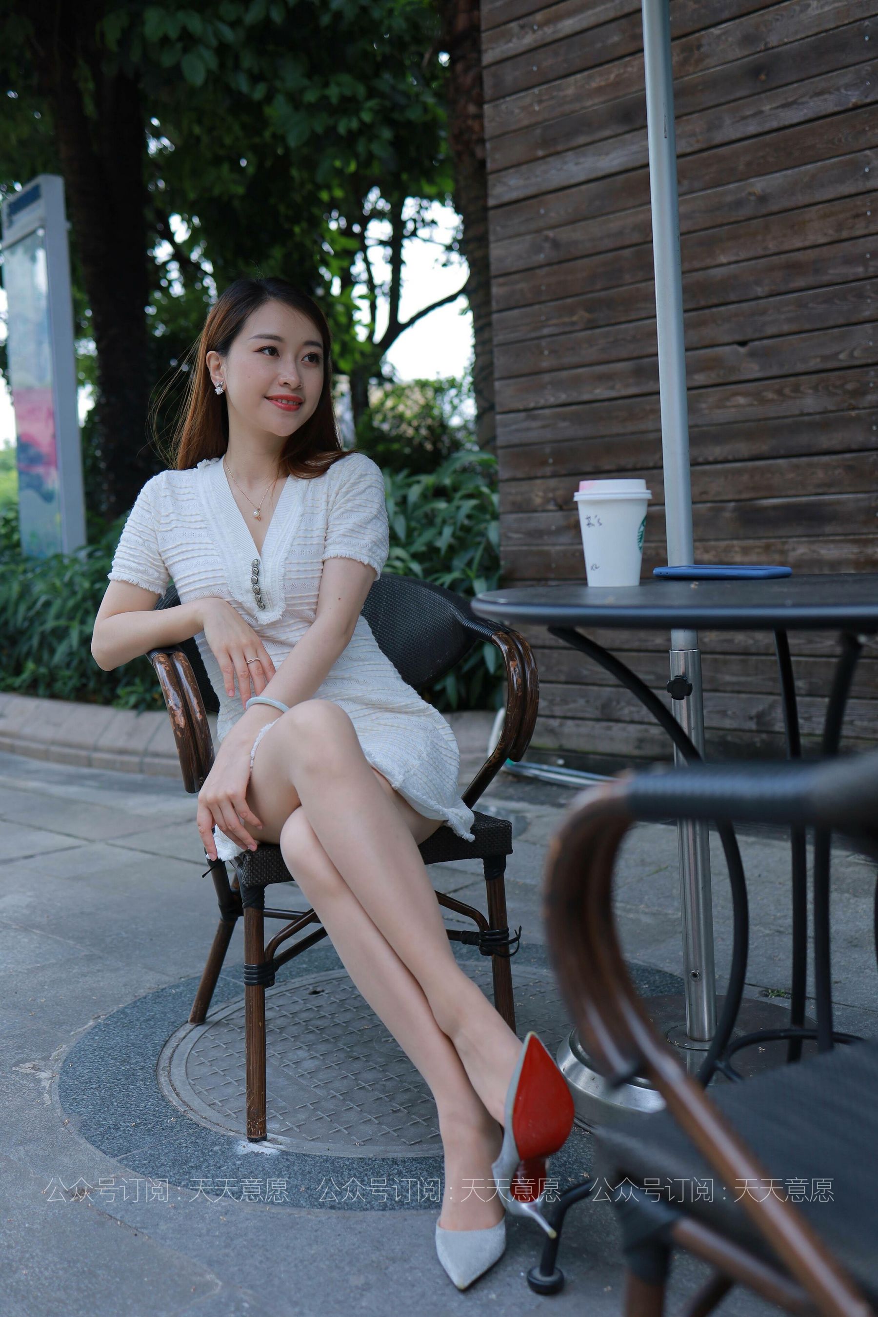 模特：小婕《肉丝白裙俏佳人》-图11