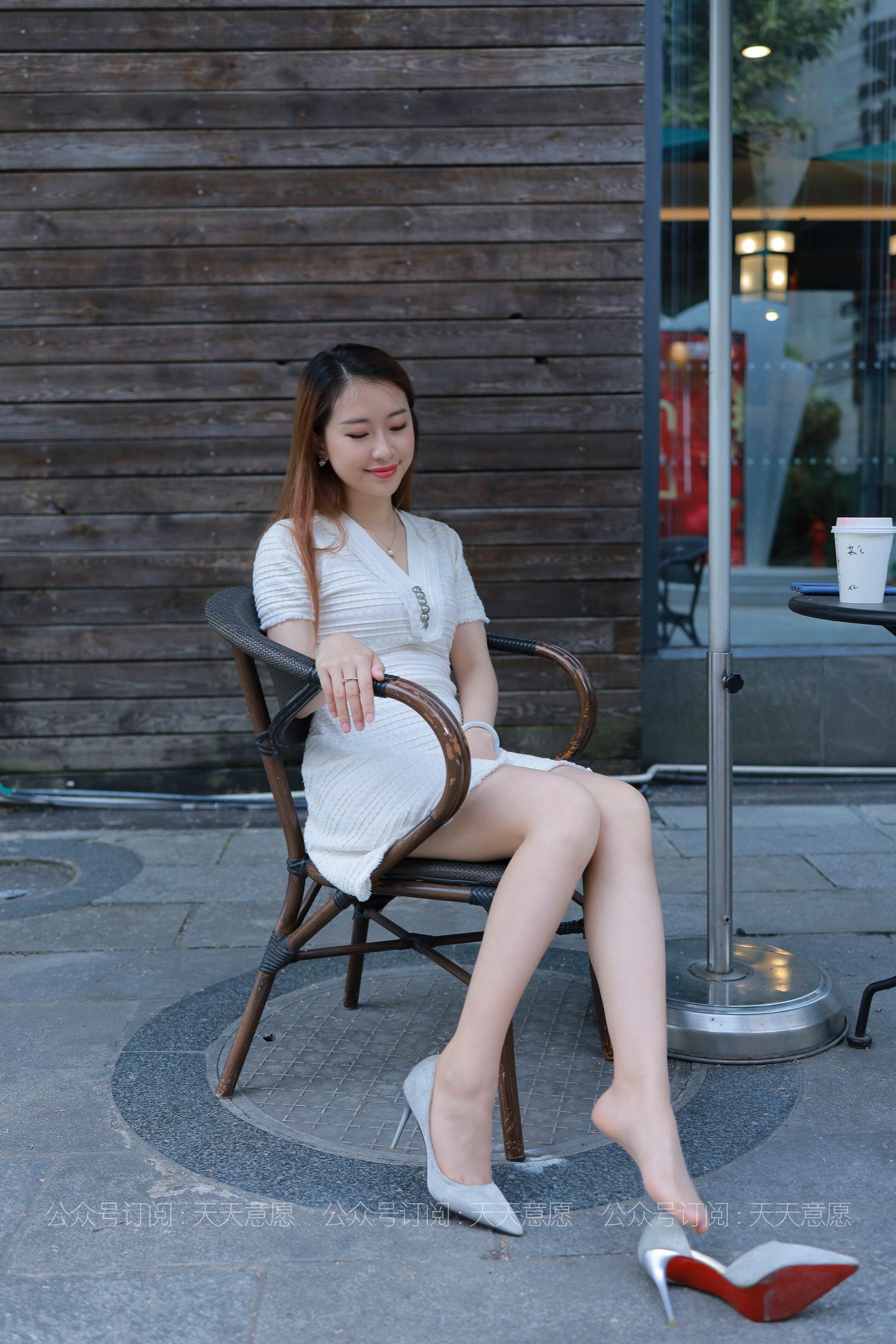 模特：小婕《肉丝白裙俏佳人》-图37