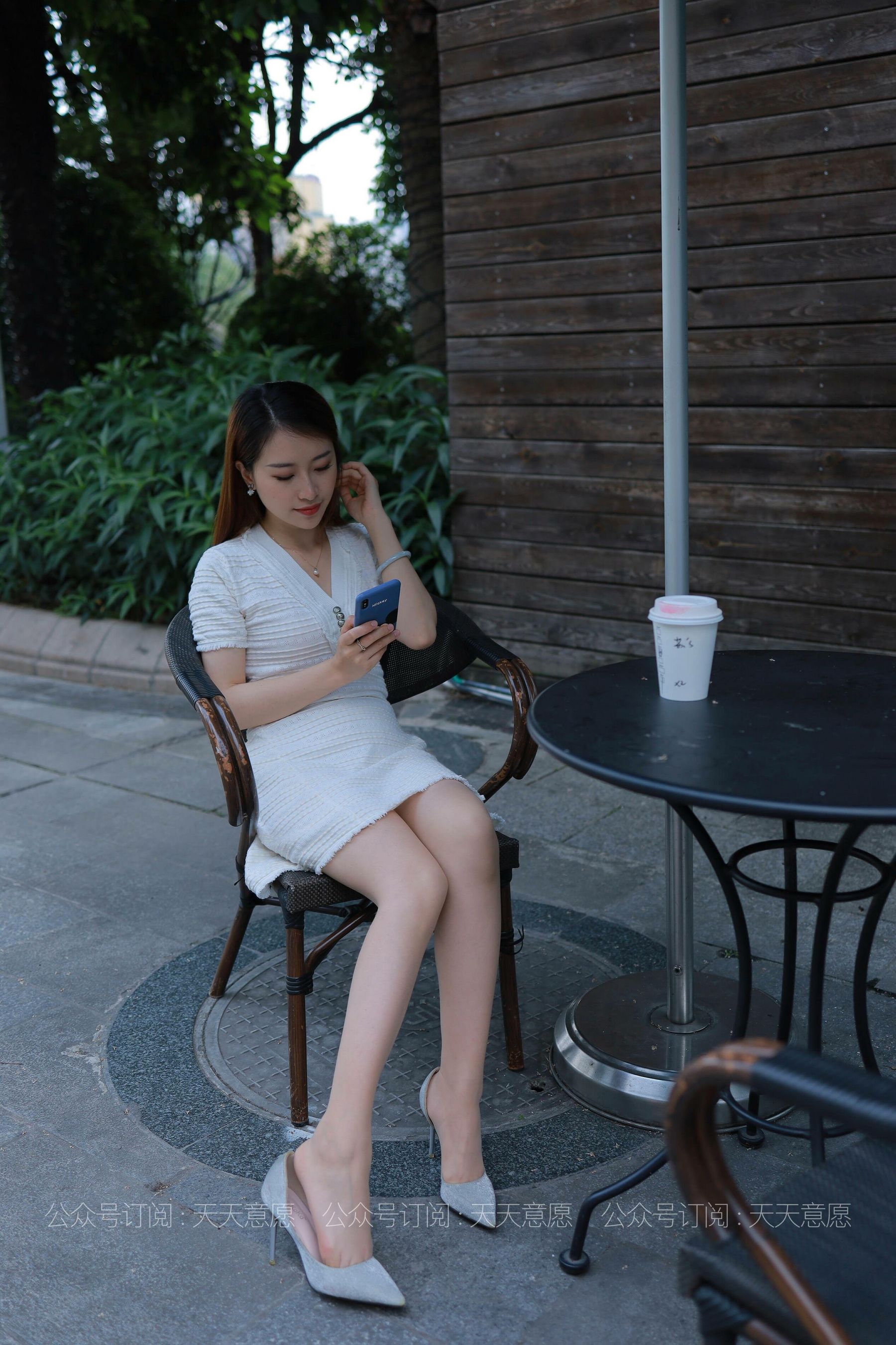 模特：小婕《肉丝白裙俏佳人》-图77