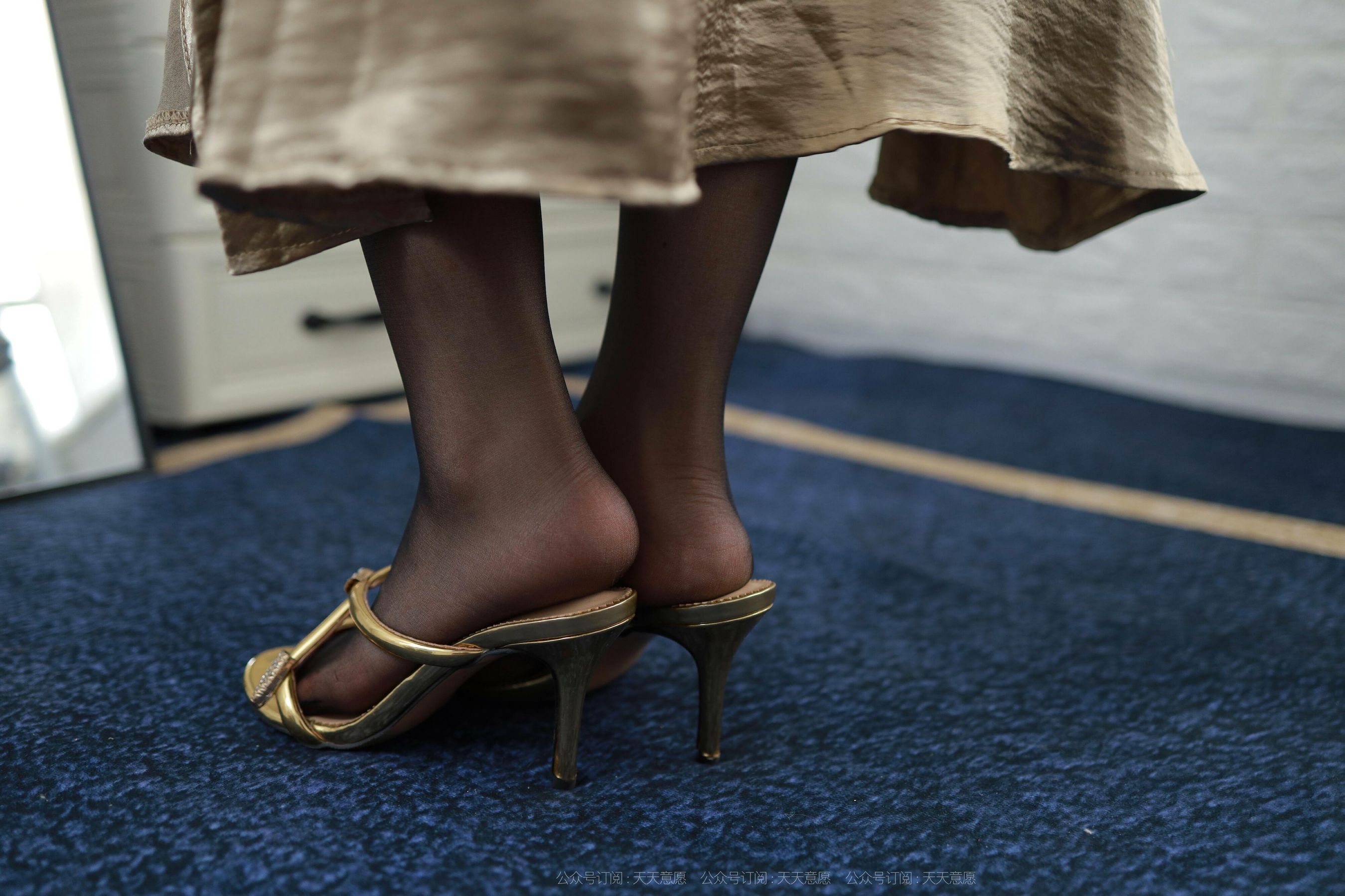 模特：小婕《金色吊带裙》-图27