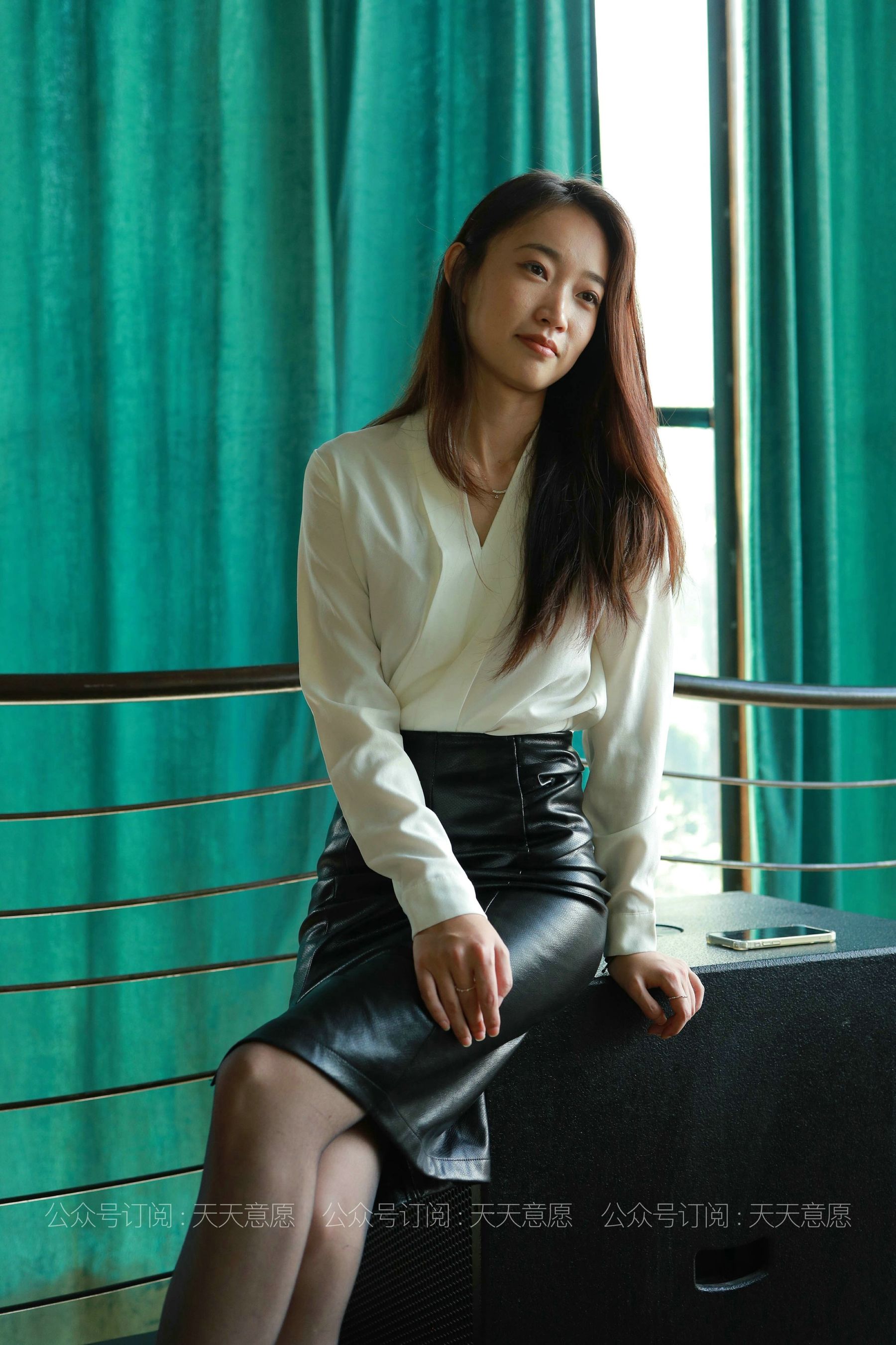 模特：小高《OL黑玫瑰》-图4