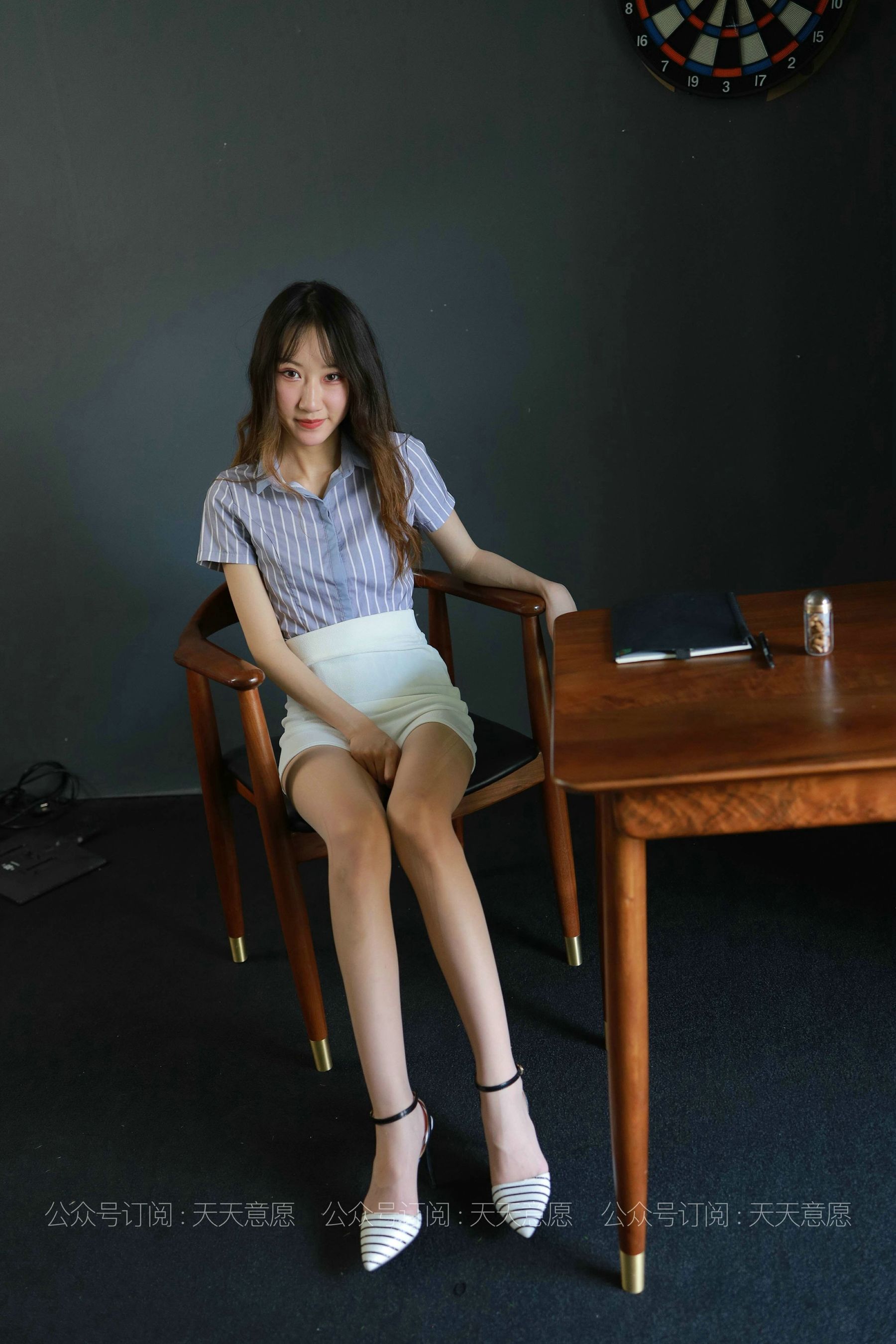 模特：怡怡《长腿实习生》-图0