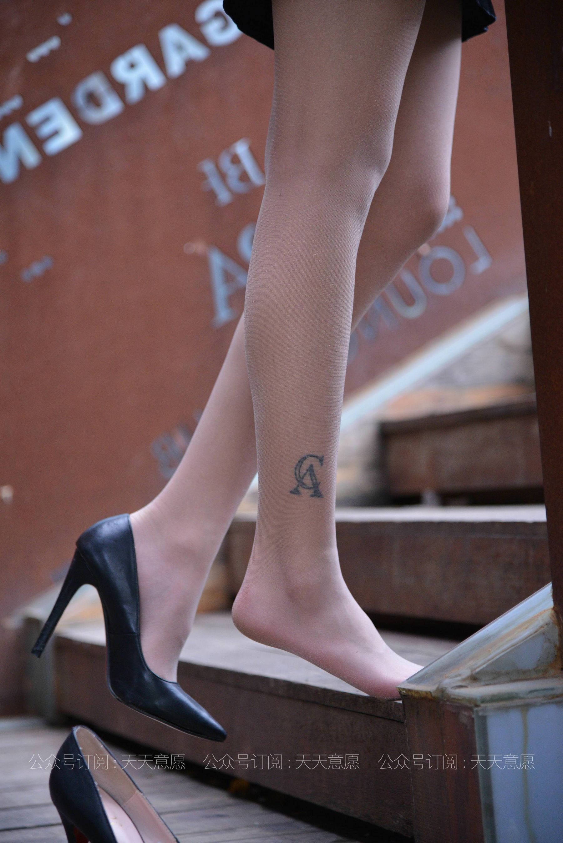 模特：潇潇《楼梯上的黑色绑带》-图43