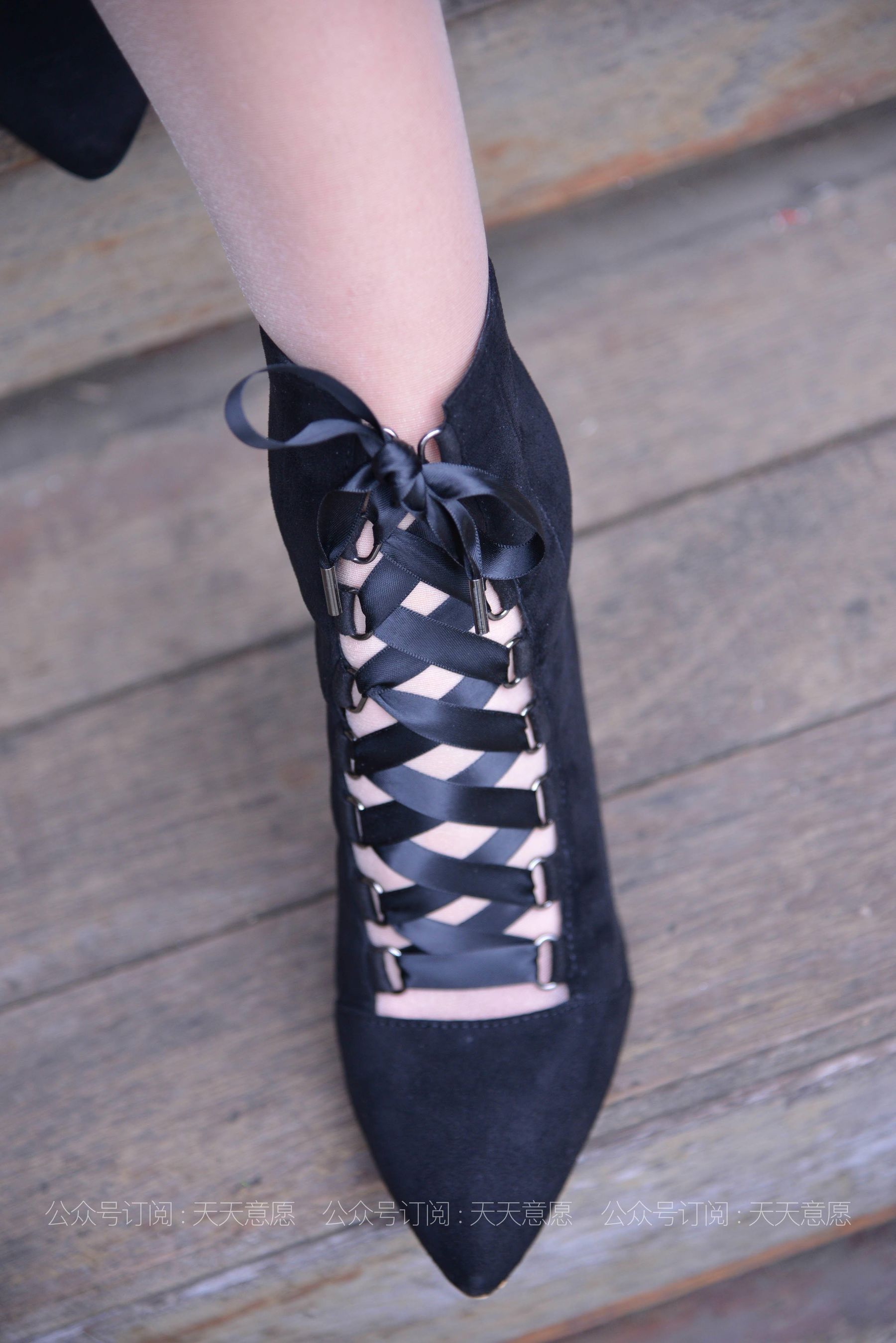 模特：潇潇《楼梯上的黑色绑带》-图5