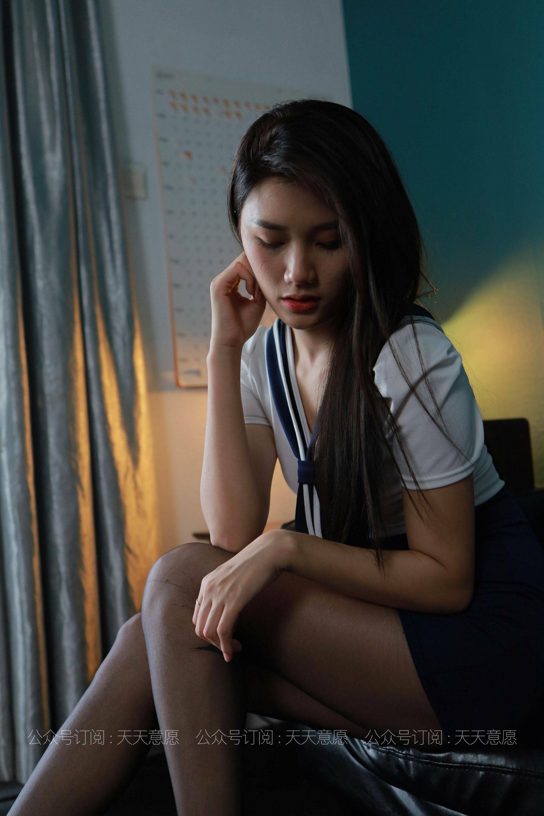 模特：羽西《沙发上的黑丝》-图5