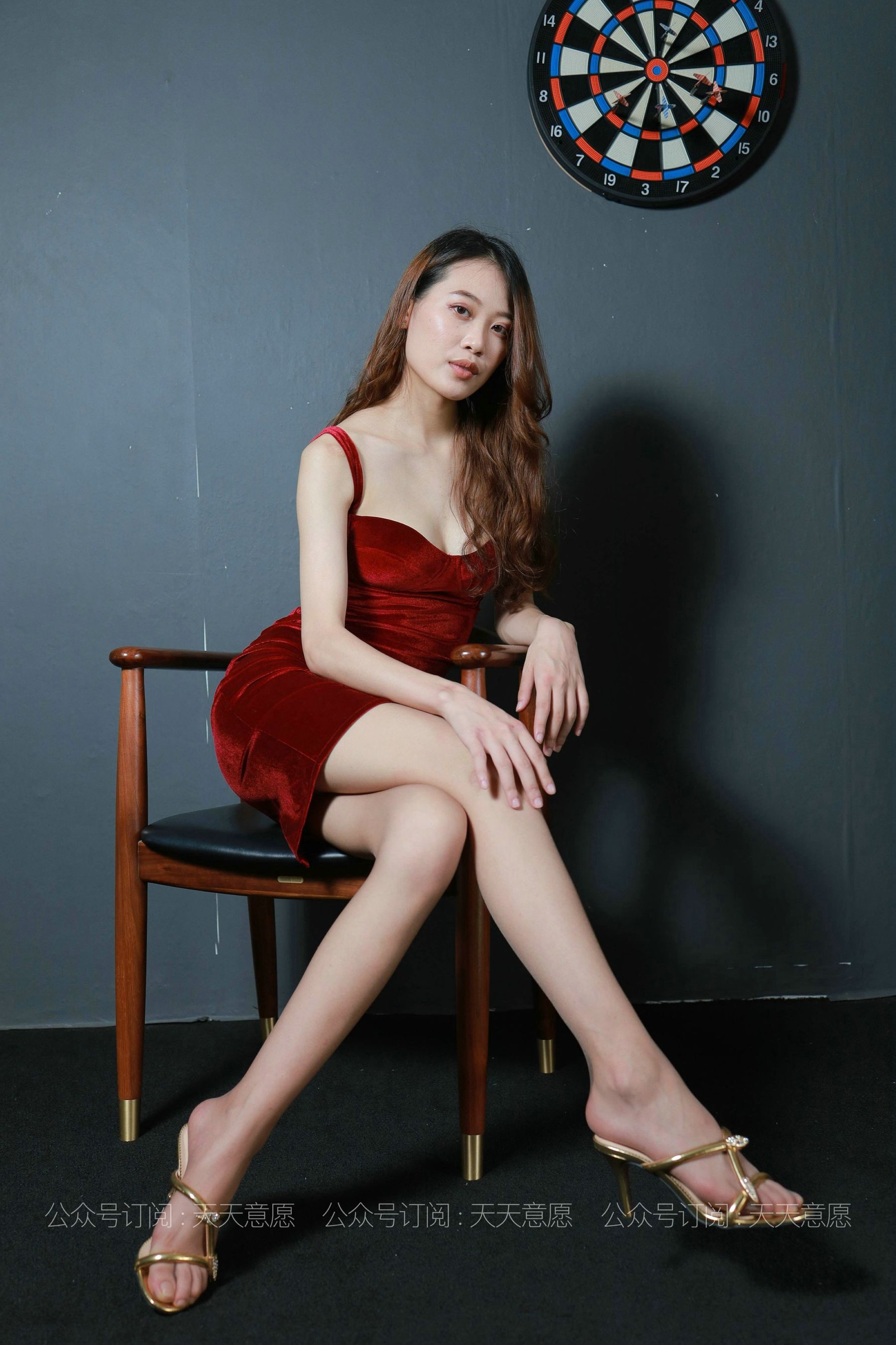 模特：肉肉《性感红裙装》-图4