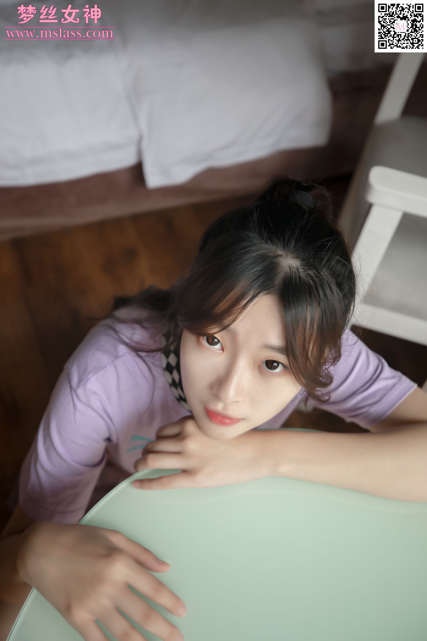 刘佳 笔直的丝袜腿-图2