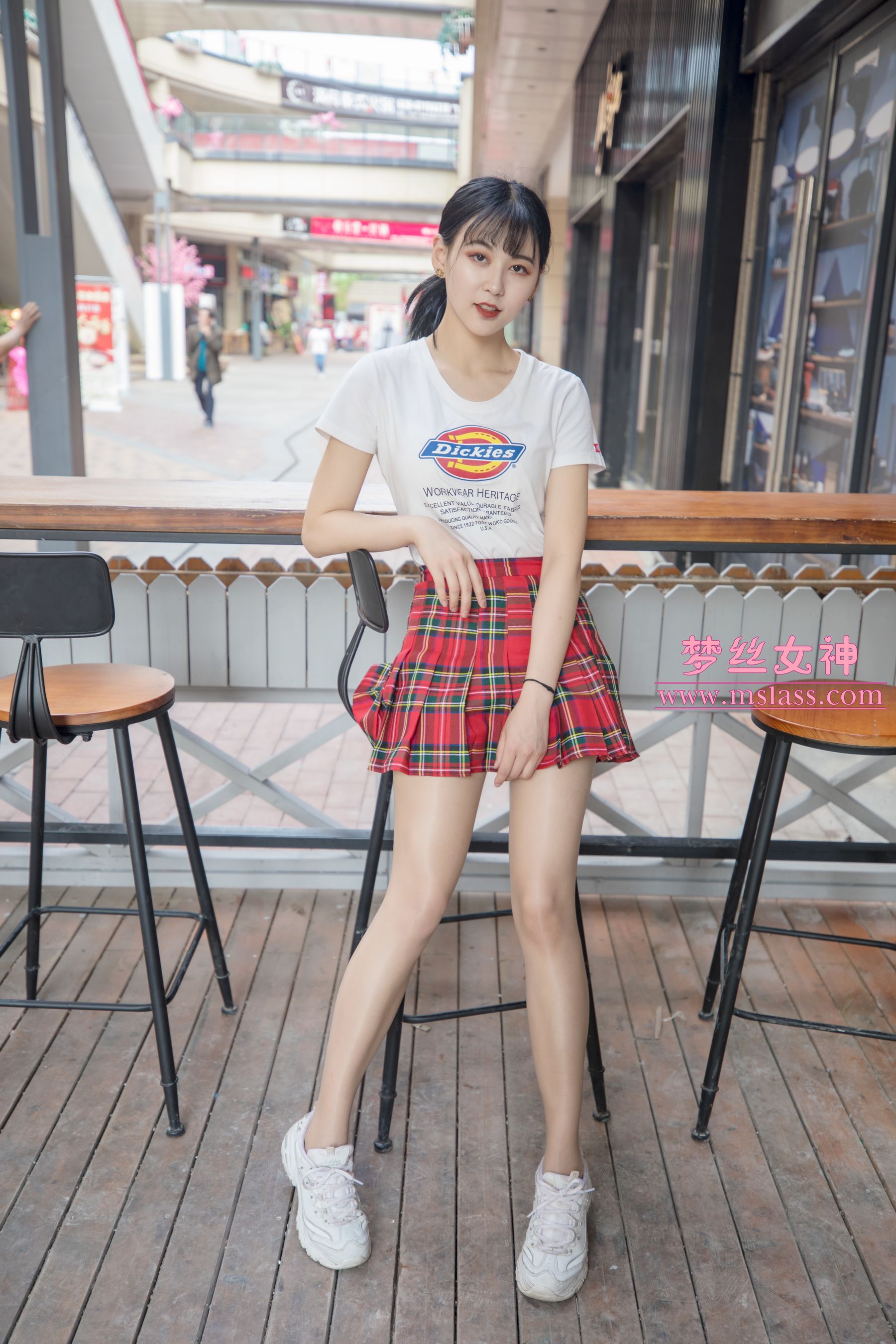 可岚 油光丝袜的少女-图10