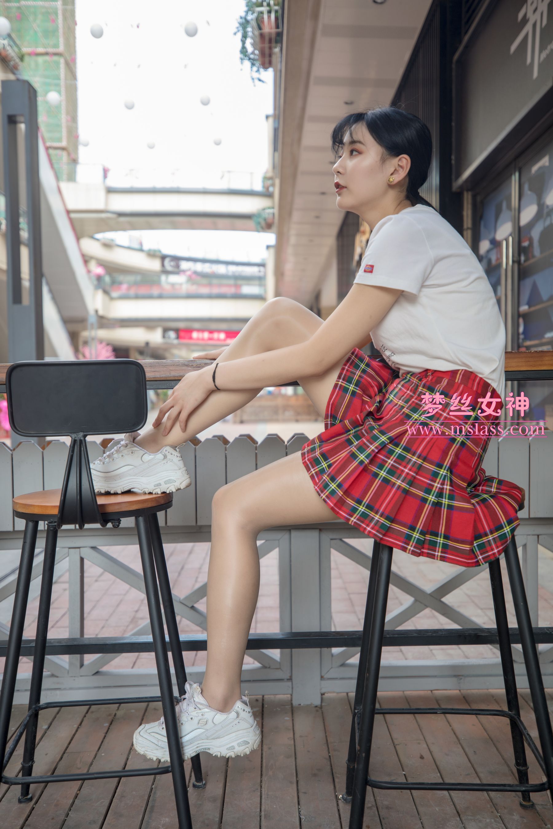 可岚 油光丝袜的少女-图12