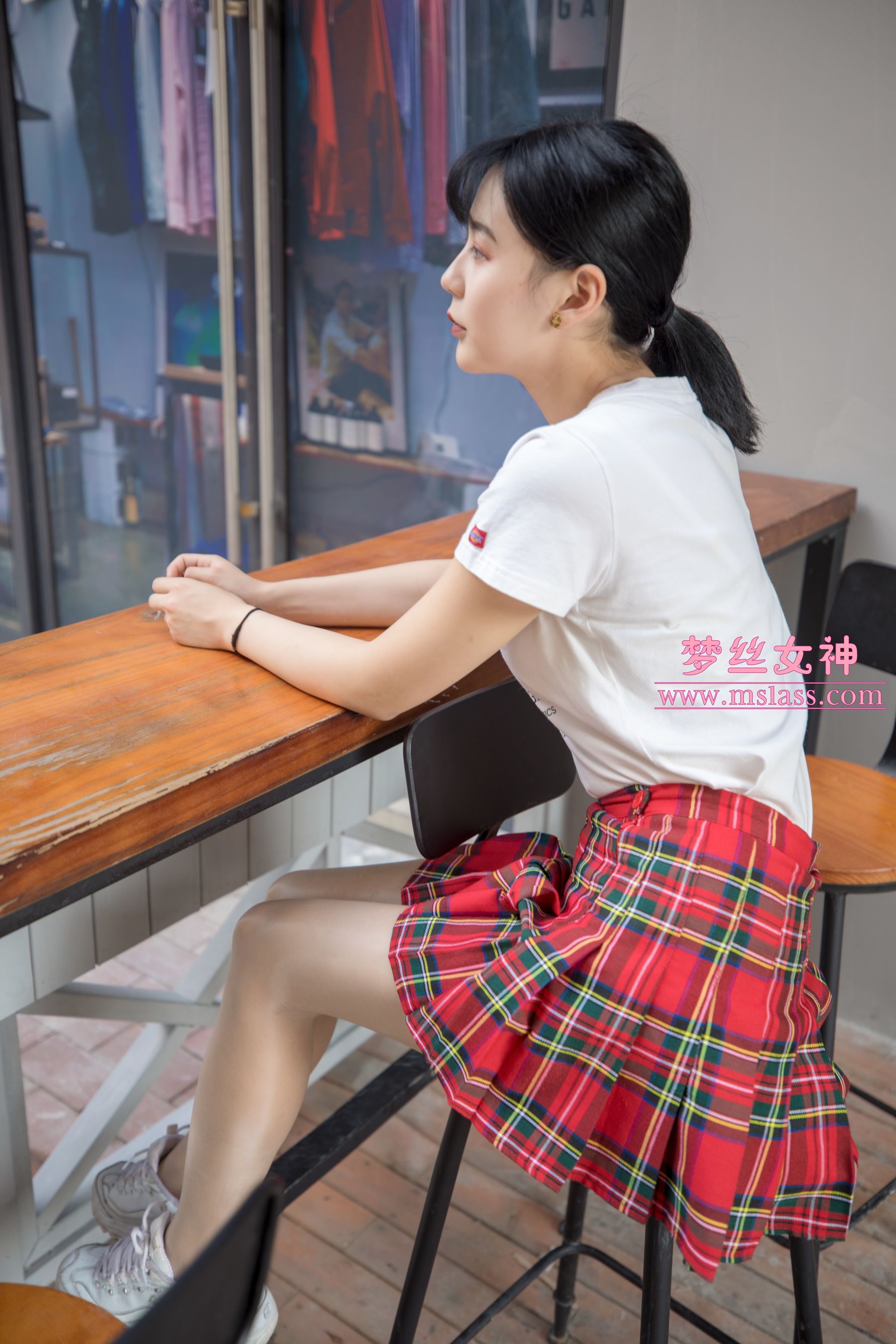 可岚 油光丝袜的少女-图14