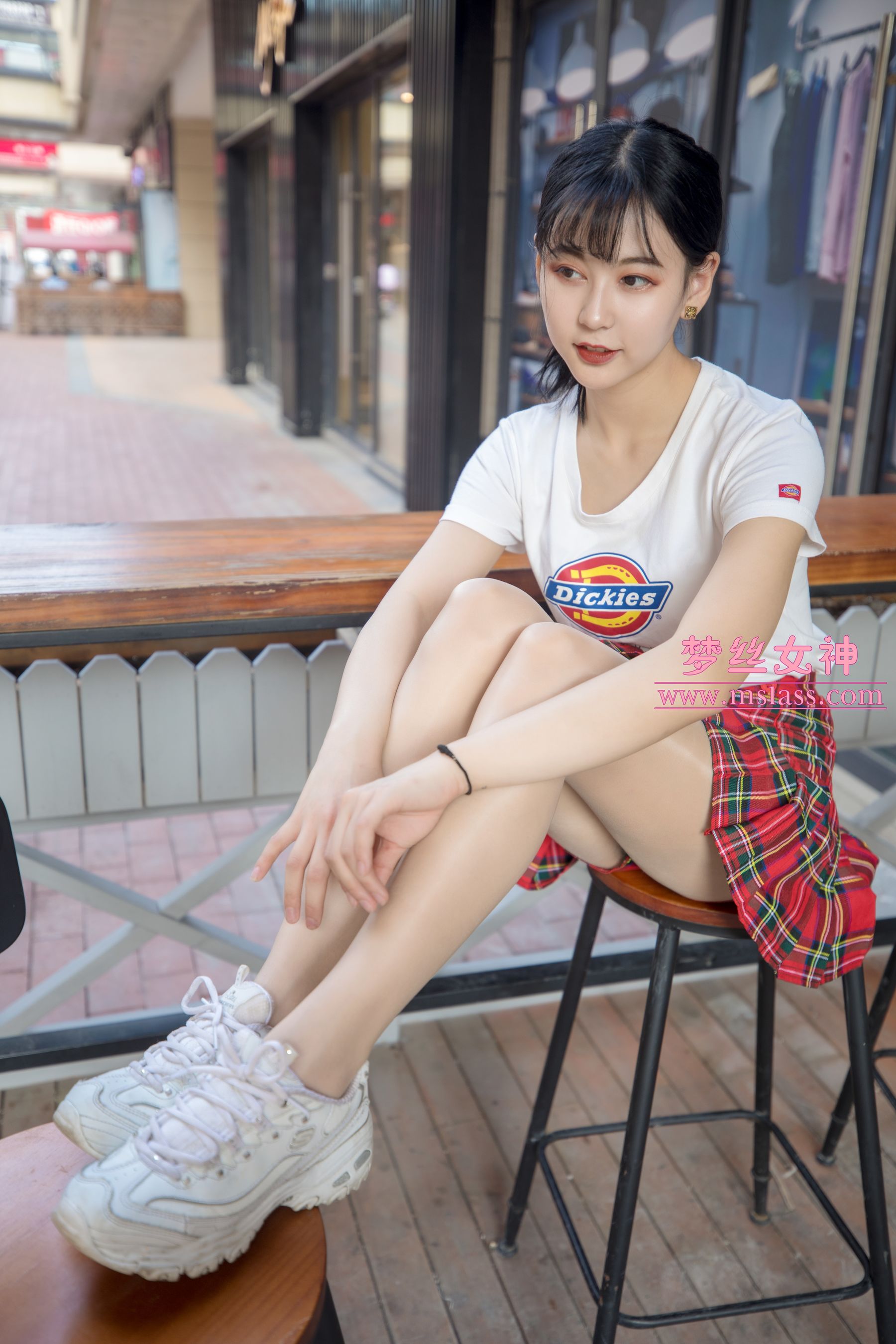 可岚 油光丝袜的少女-图22