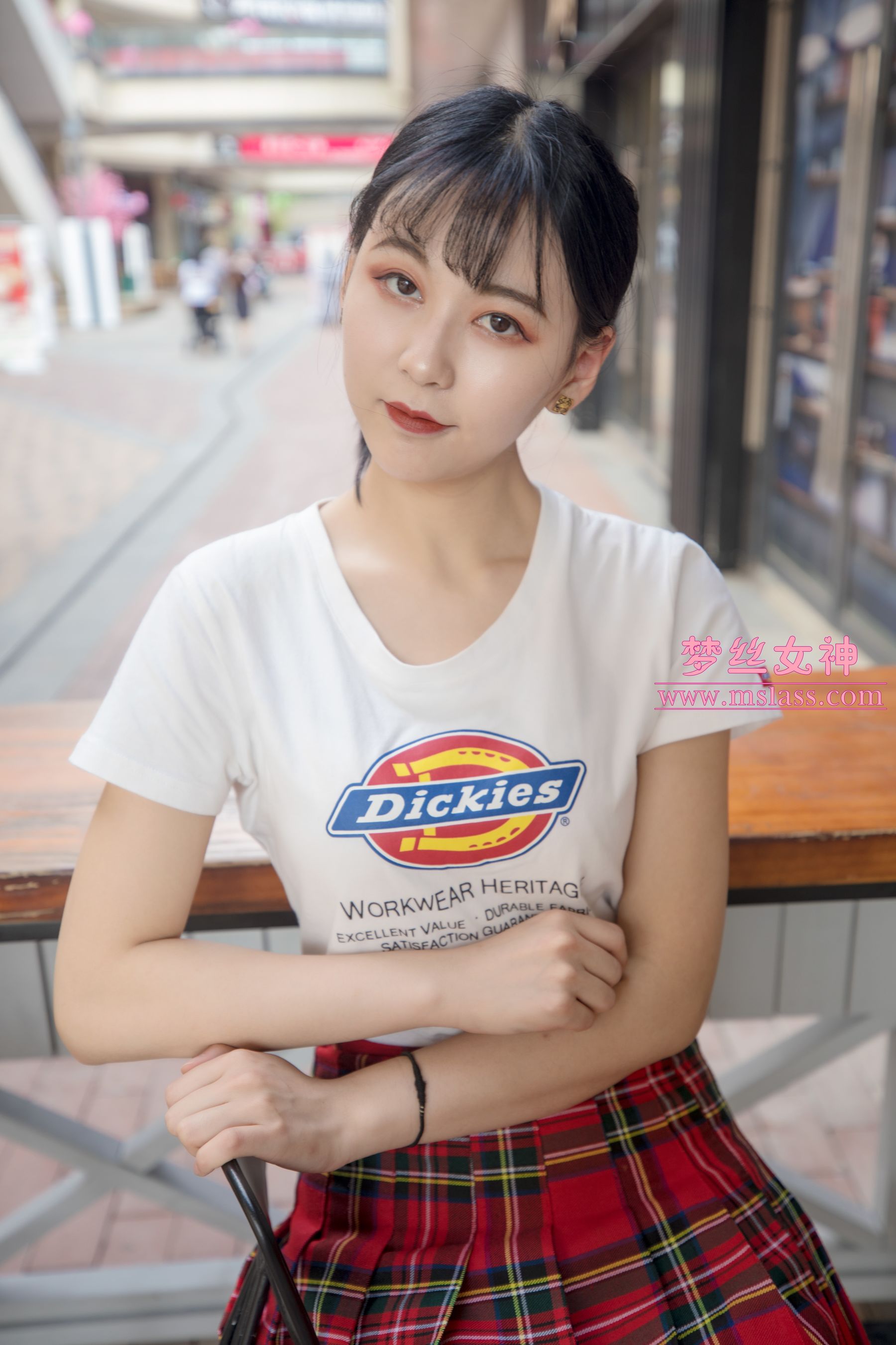 可岚 油光丝袜的少女-图2