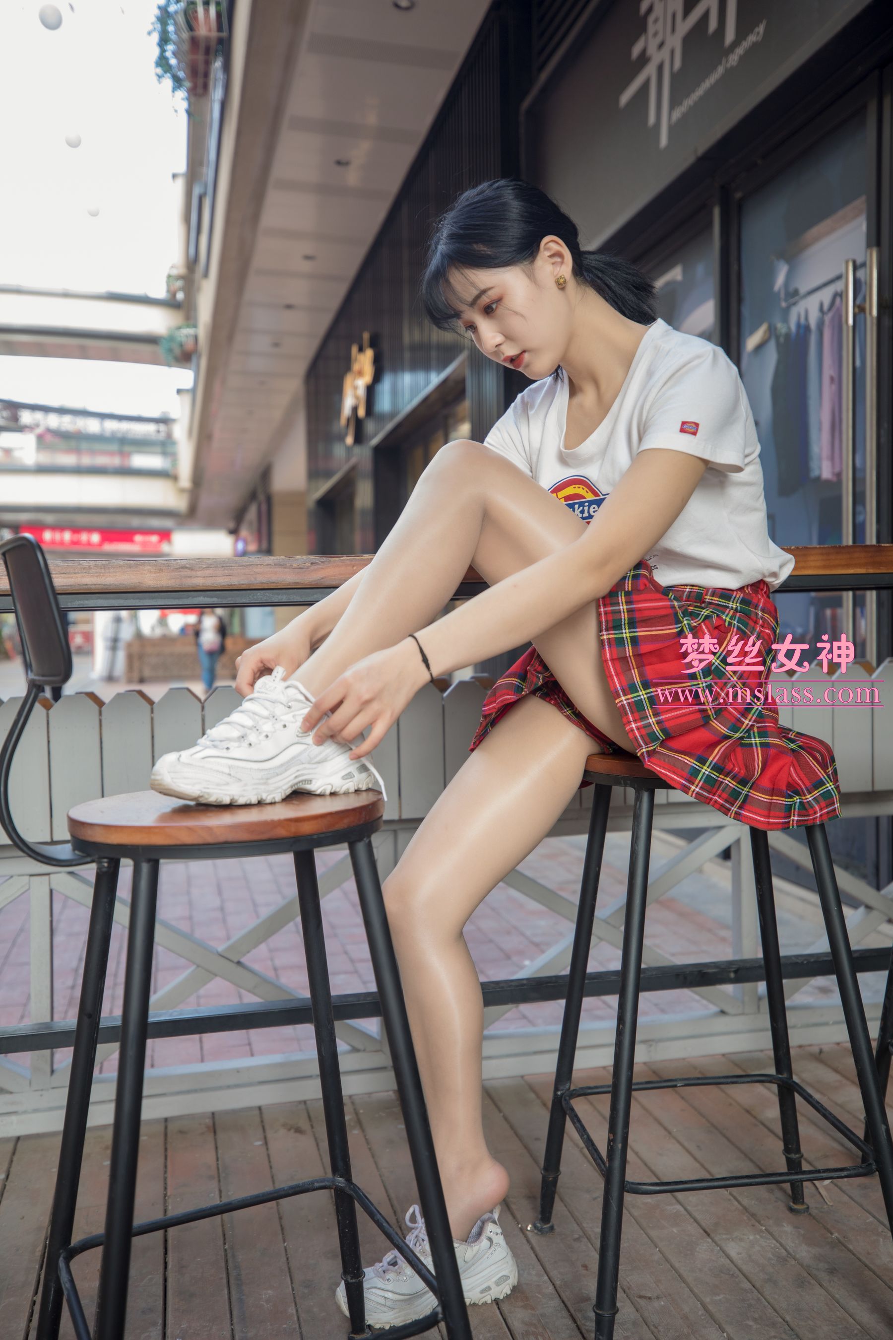 可岚 油光丝袜的少女-图47