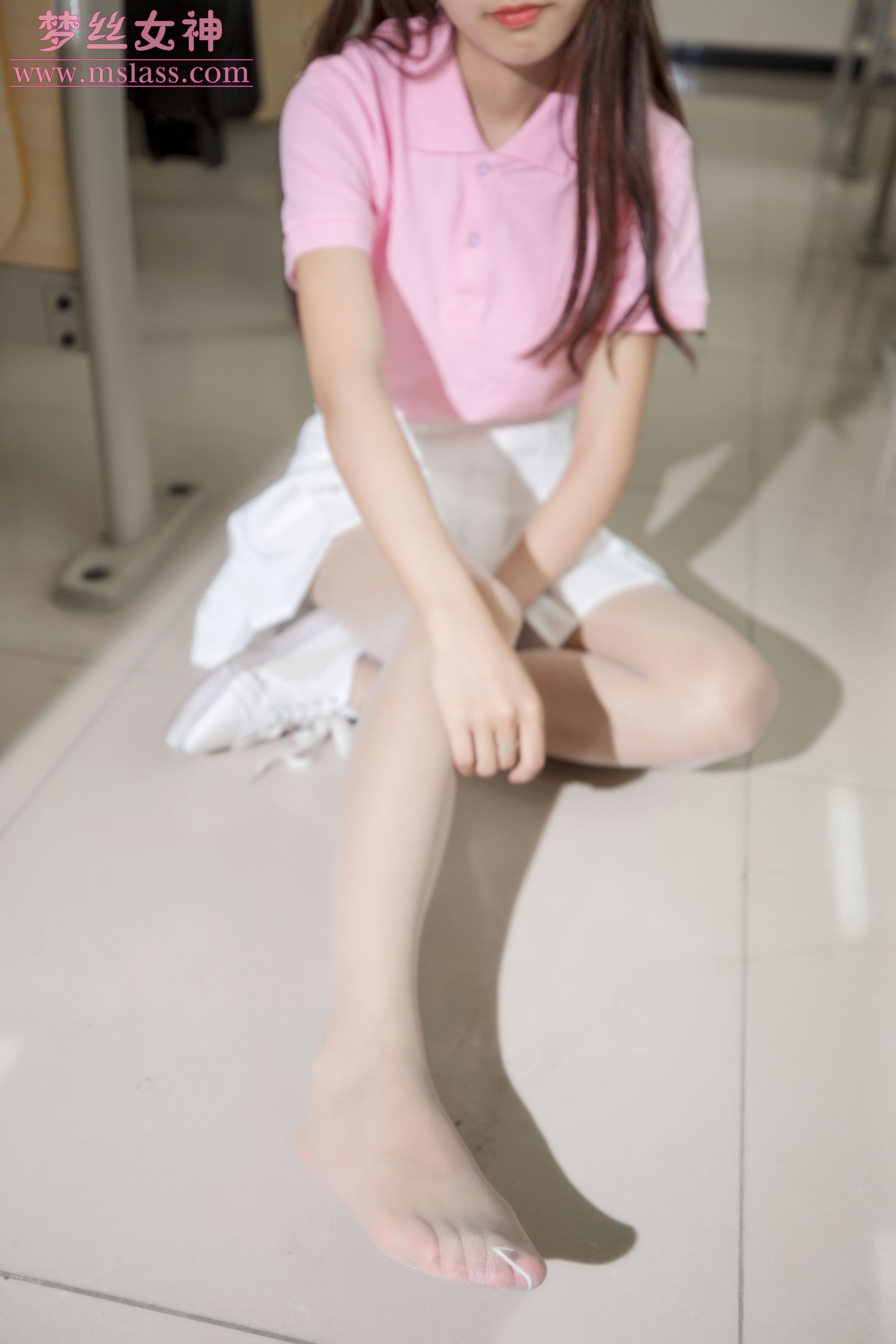 小兔 校园黑丝和白丝的可爱-图9