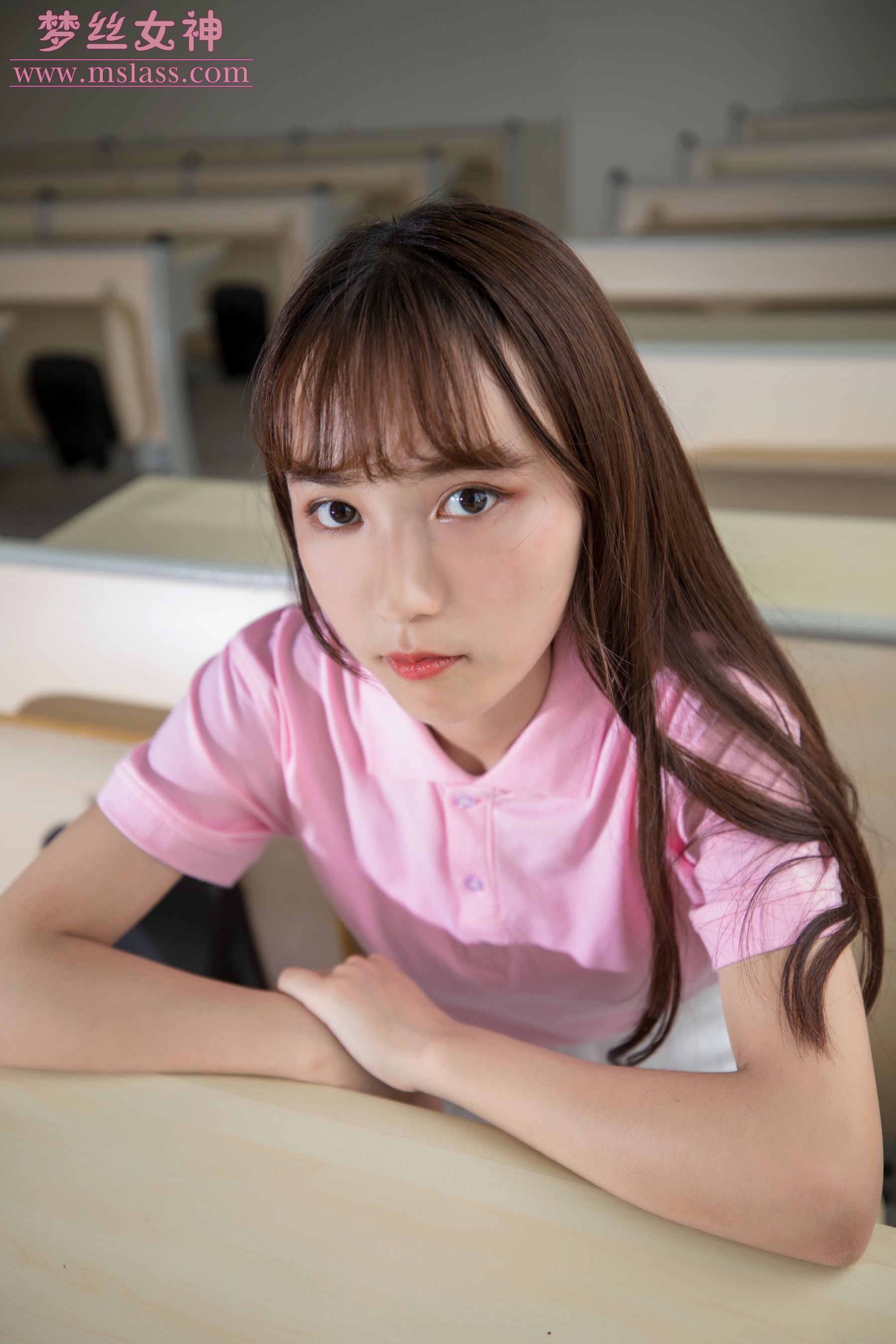 小兔 校园黑丝和白丝的可爱-图1