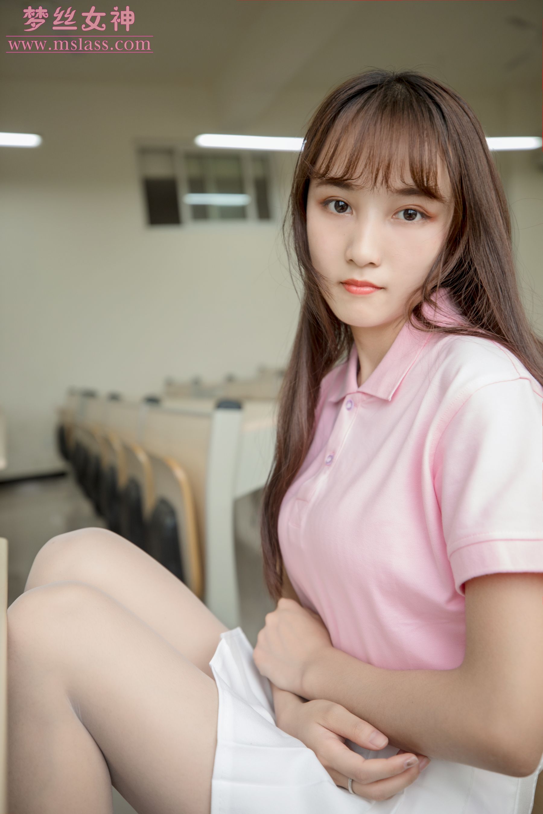 小兔 校园黑丝和白丝的可爱-图2